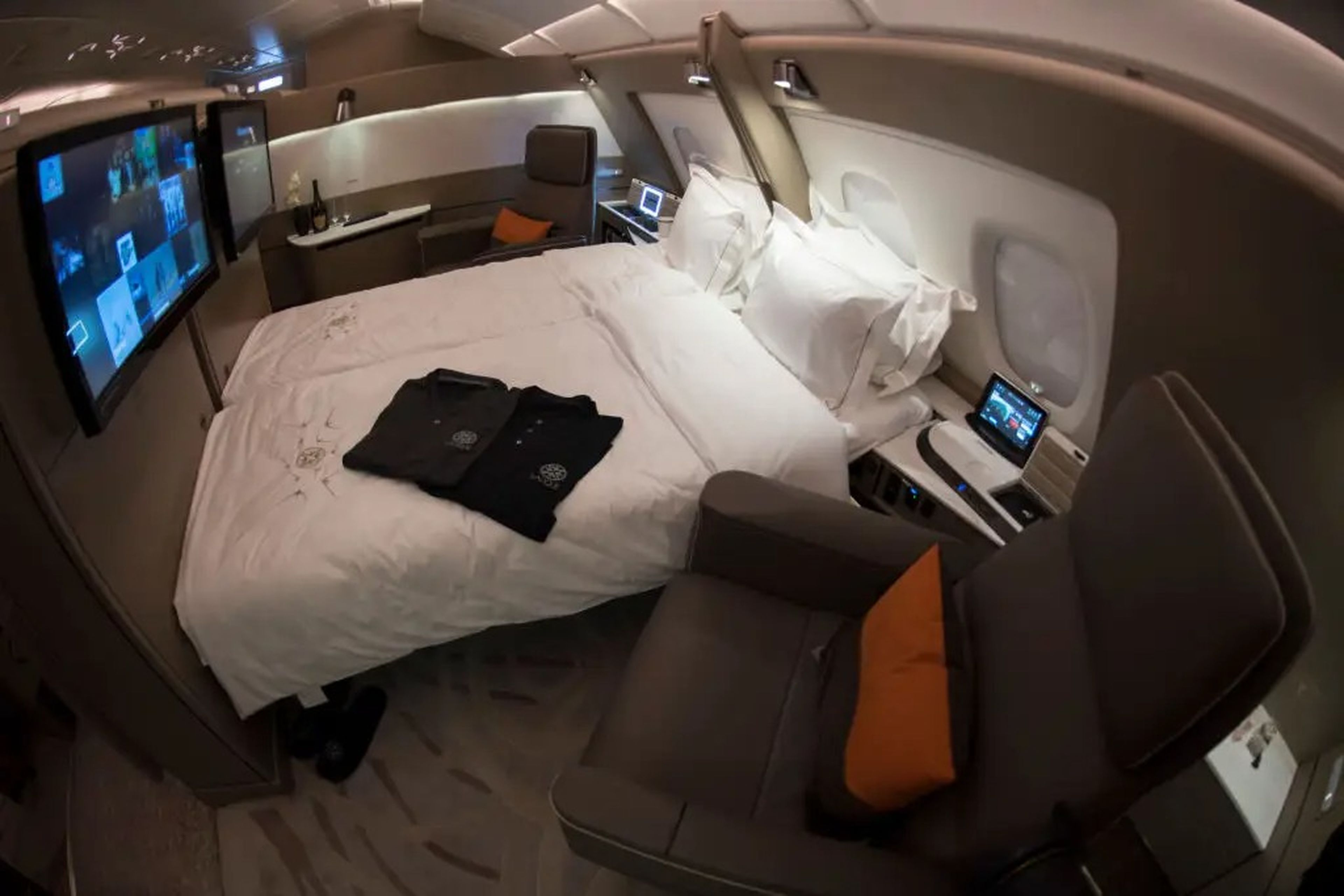 Una suite de primera clase en el avión A380 de Singapore Airlines.