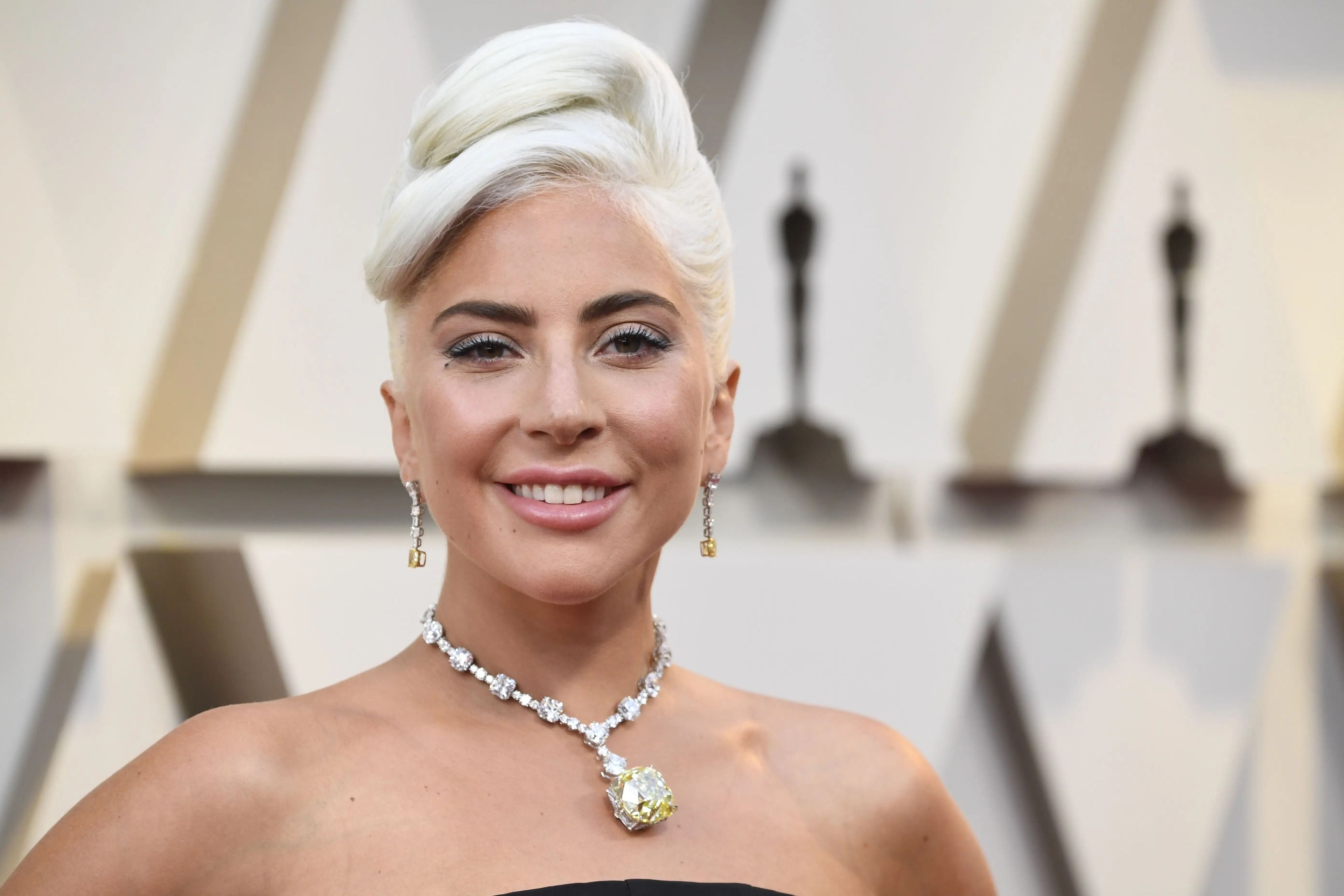 Lady Gaga luciendo joyas de Tiffany en el 2019.
