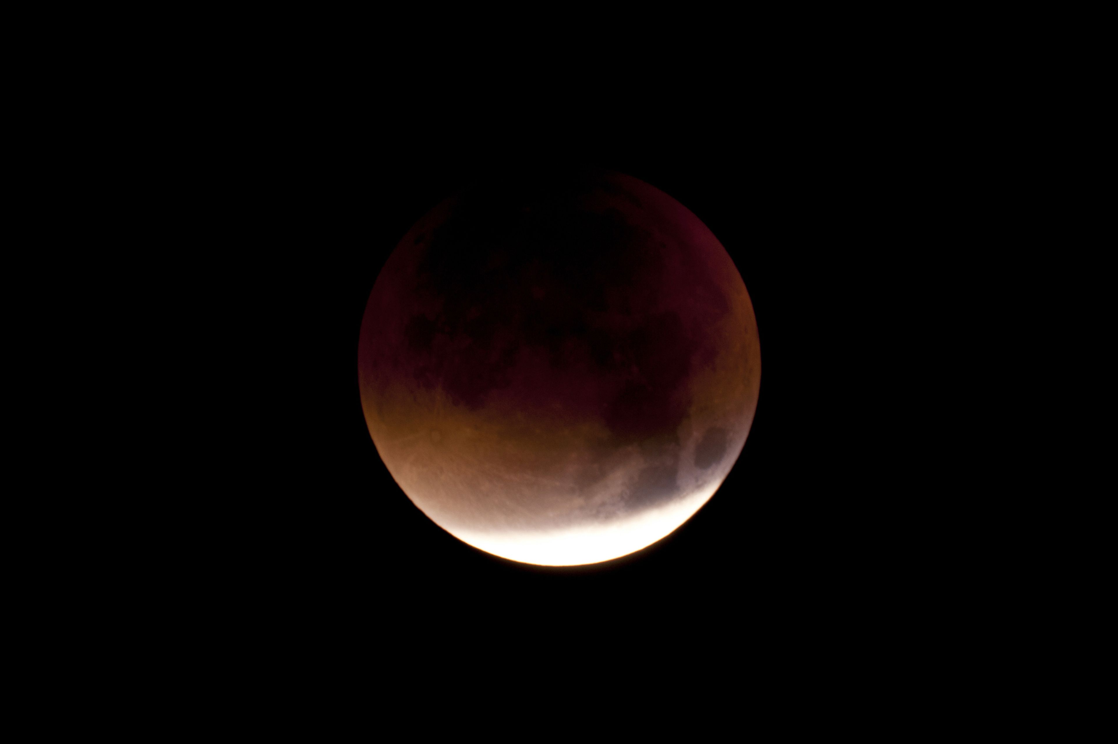 Luna llena en eclipse penumbral