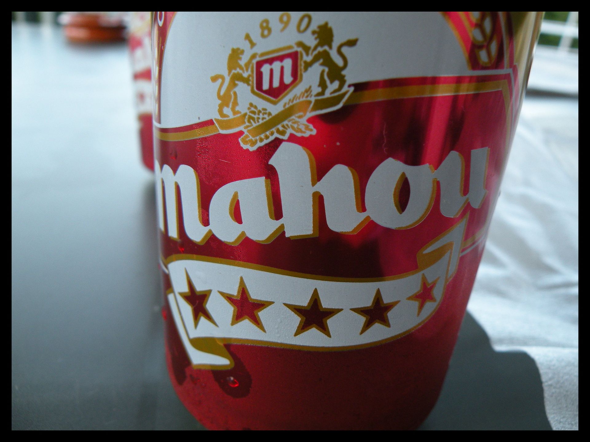 ¿En qué se diferencia la Mahou roja de la verde? No tienen los mismos ...