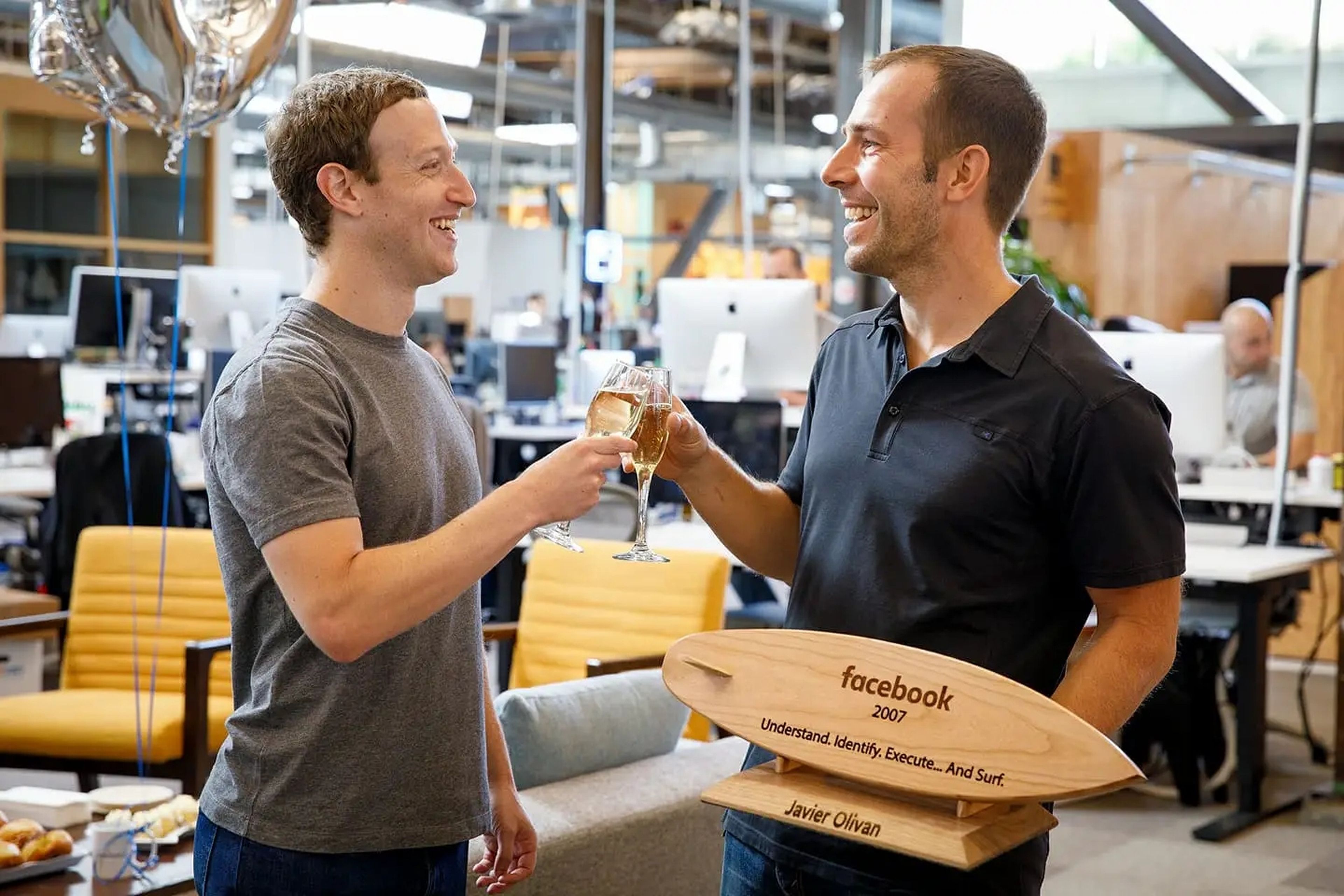 Mark Zuckerberg y Javier Oliván en 2017.