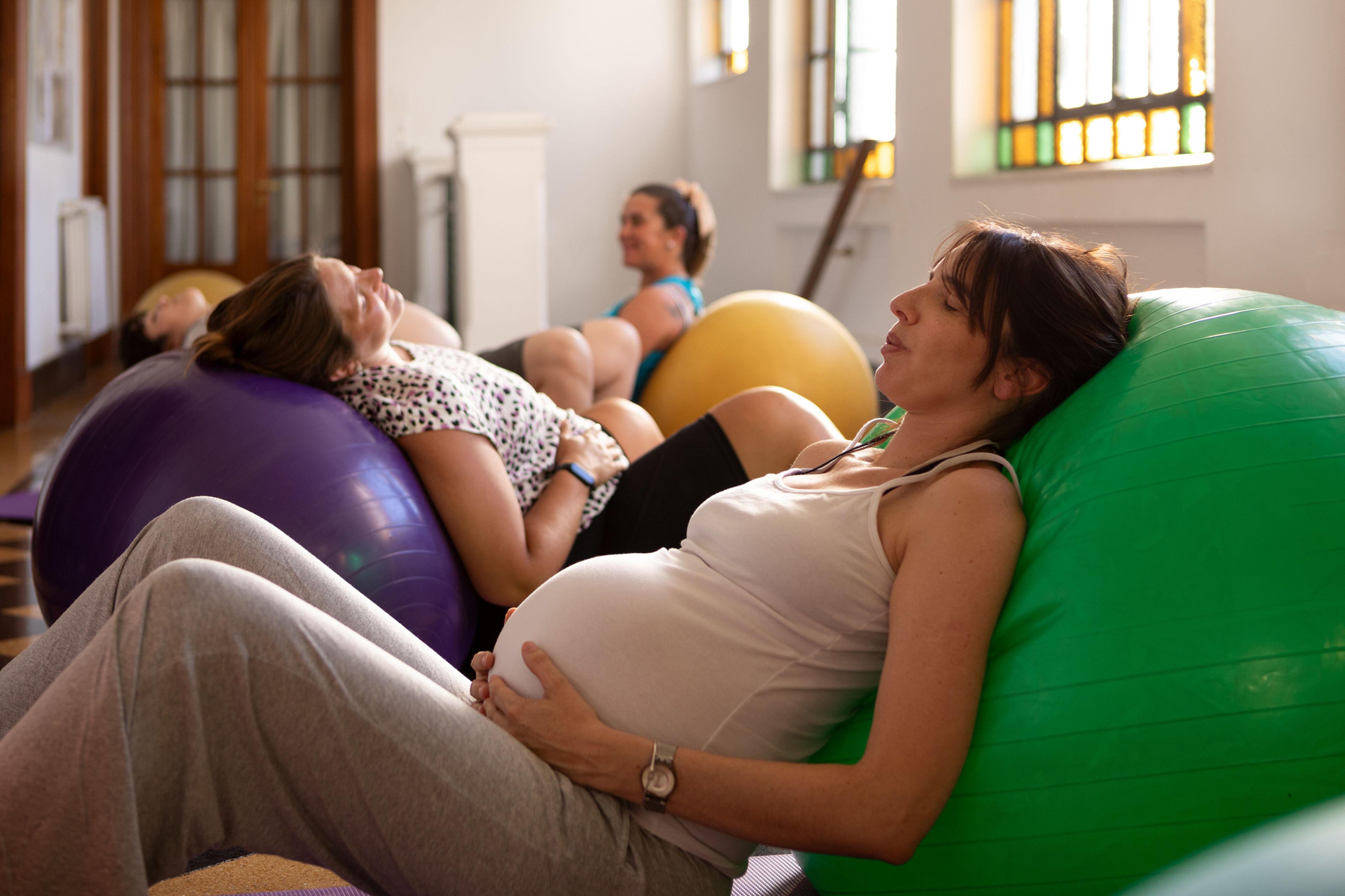 Mujeres embarazadas preparándose para el parto