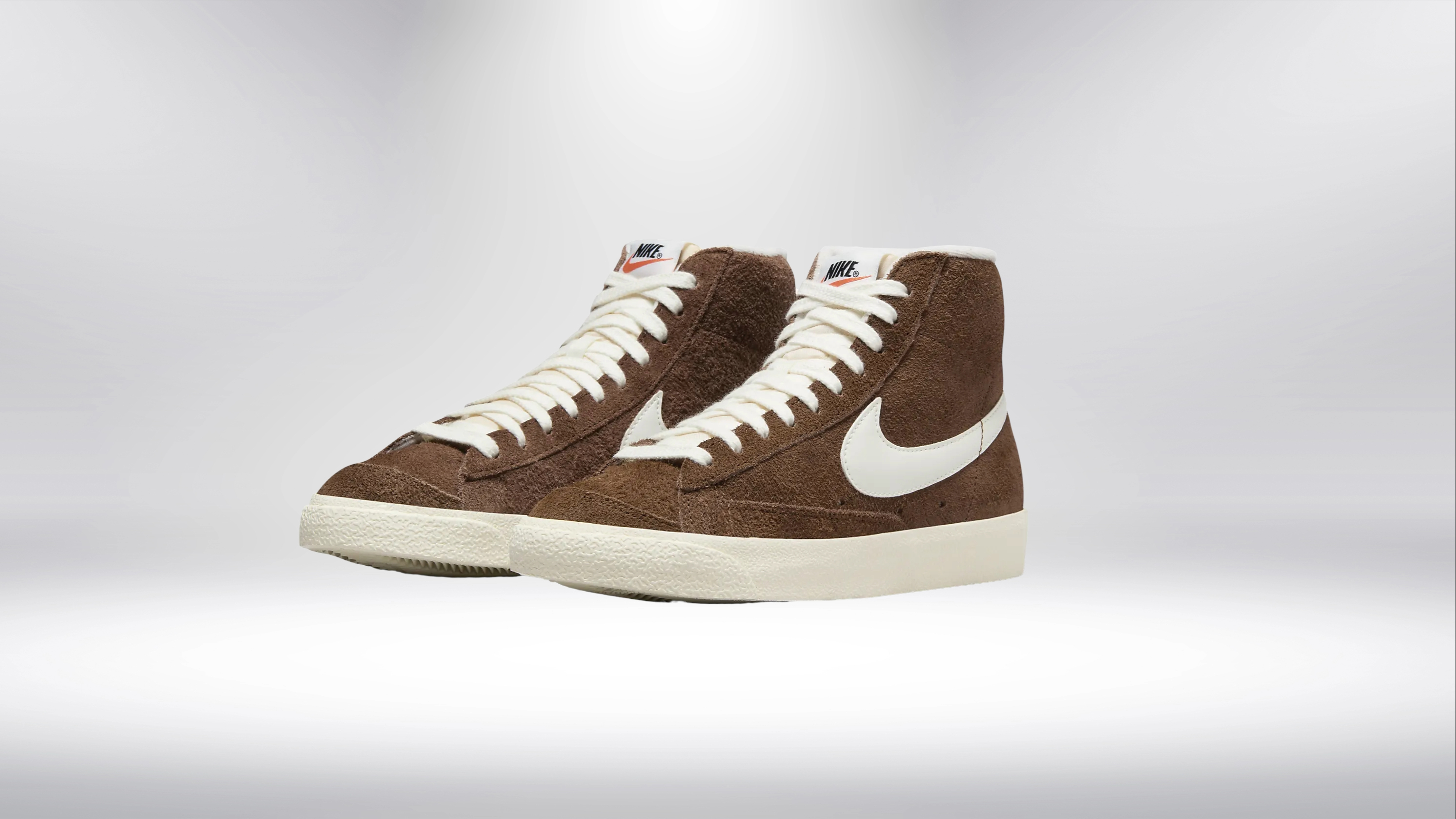 Estas zapatillas Nike Blazer para mujer están a mitad de precio