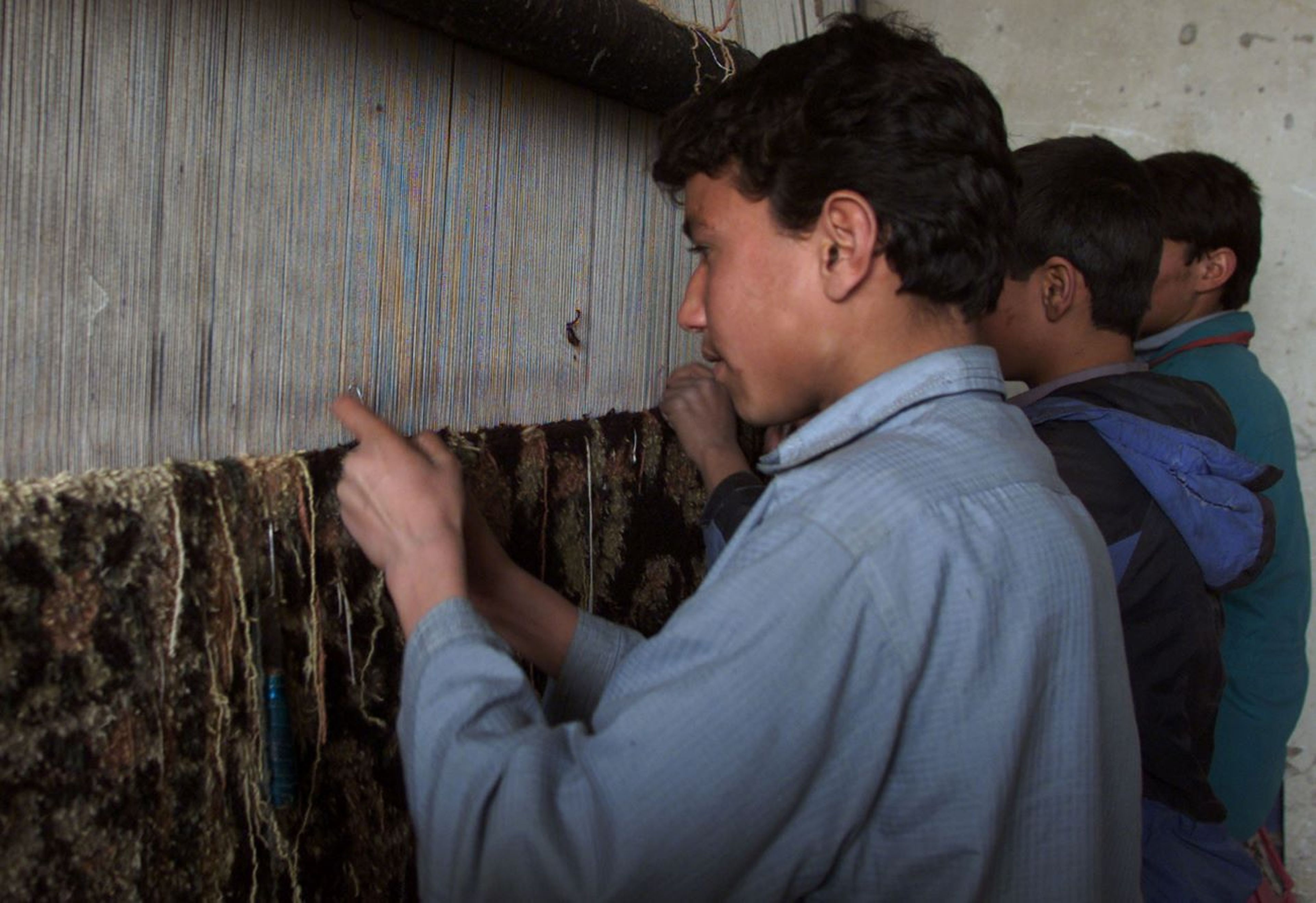 Niños trabajando en Afganistán
