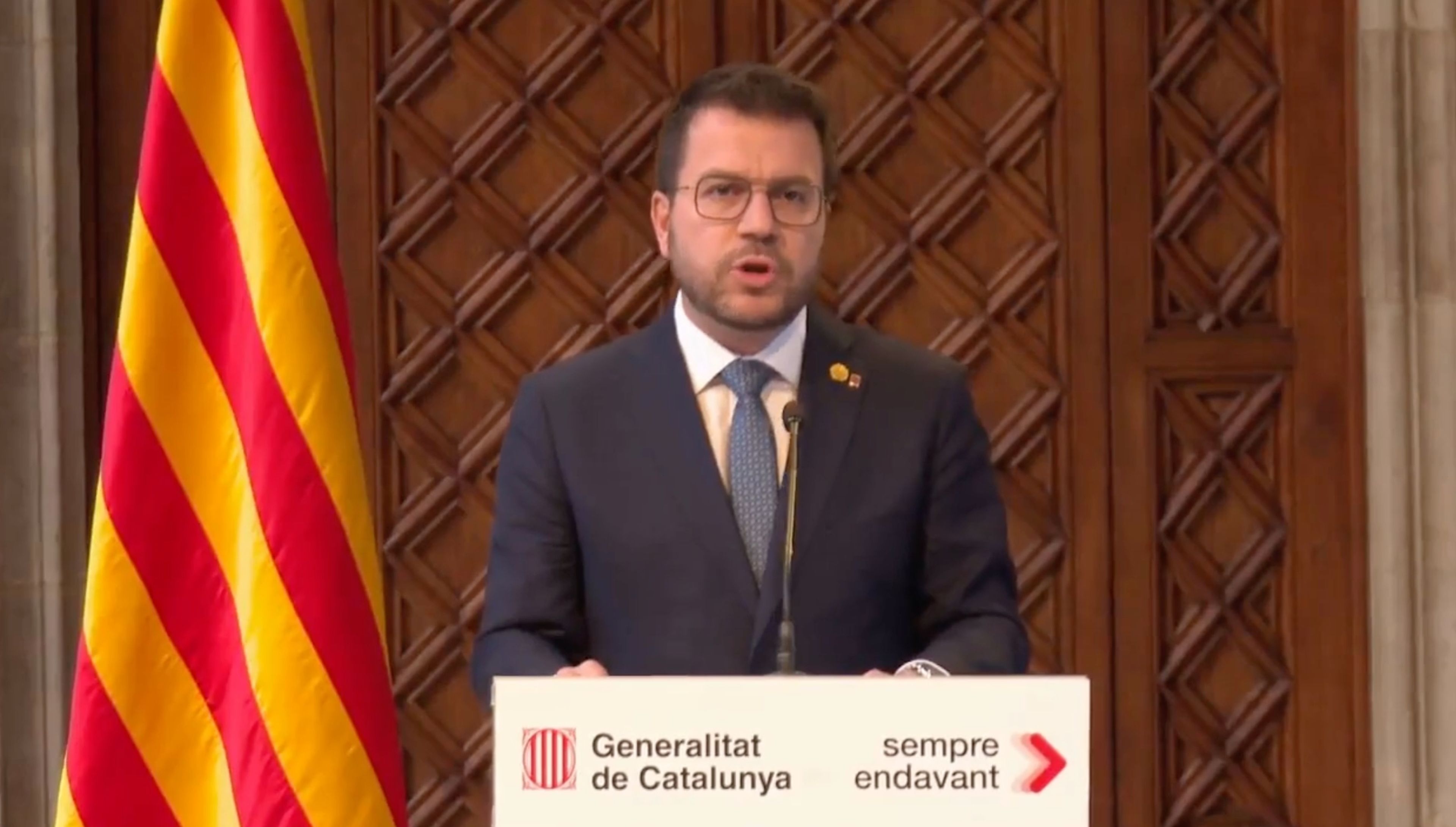 La foto del día: El presidente de la Generalitat catalana, Pere Aragonès, convocó ayer elecciones anticipadas para el 12 de mayo al no poder aprobar las cuentas, desatando un terremoto político.