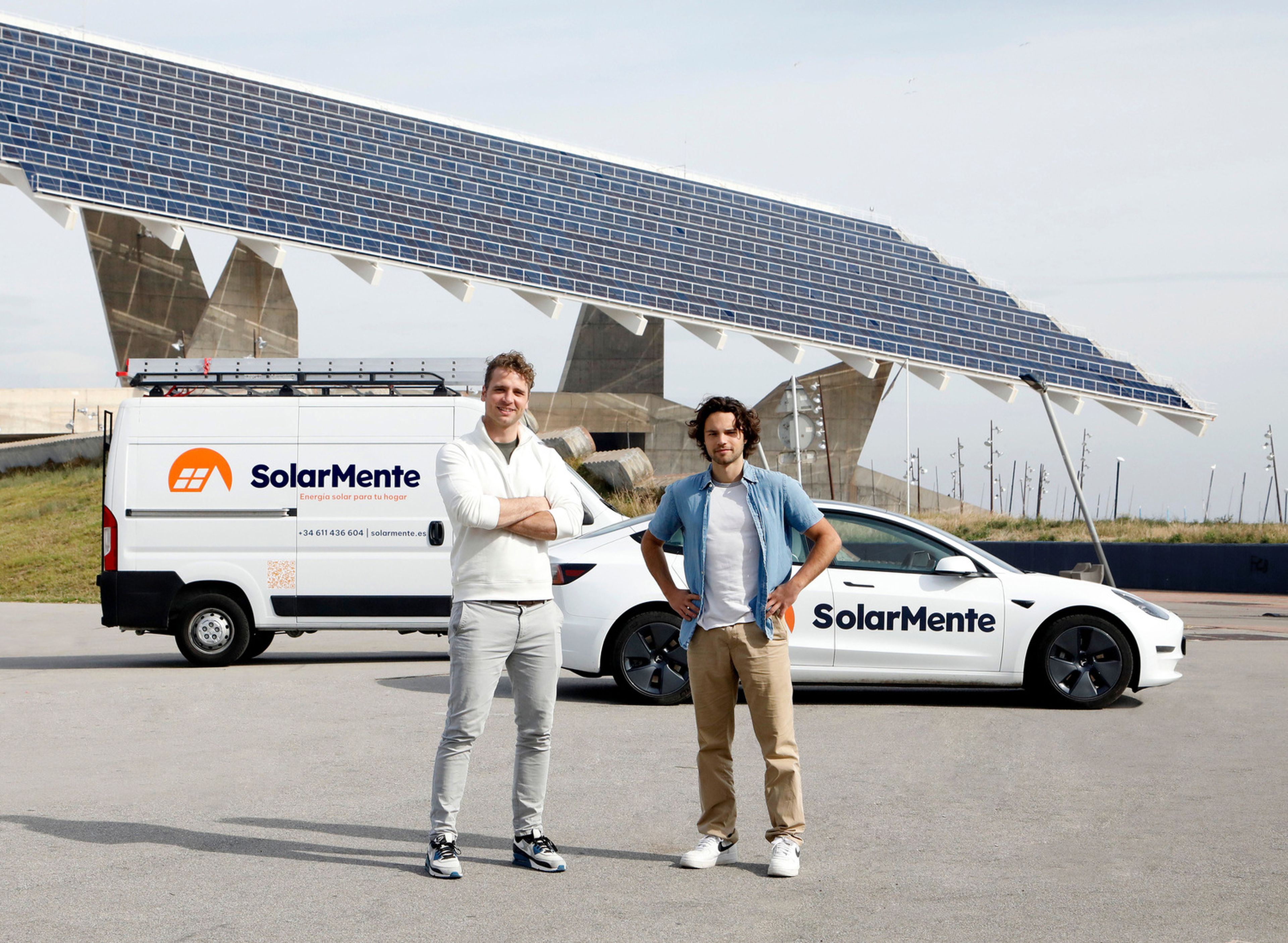 Wouter Draijer (izq.) y Víctor Gardrinier, cofundadores de Solarmente.