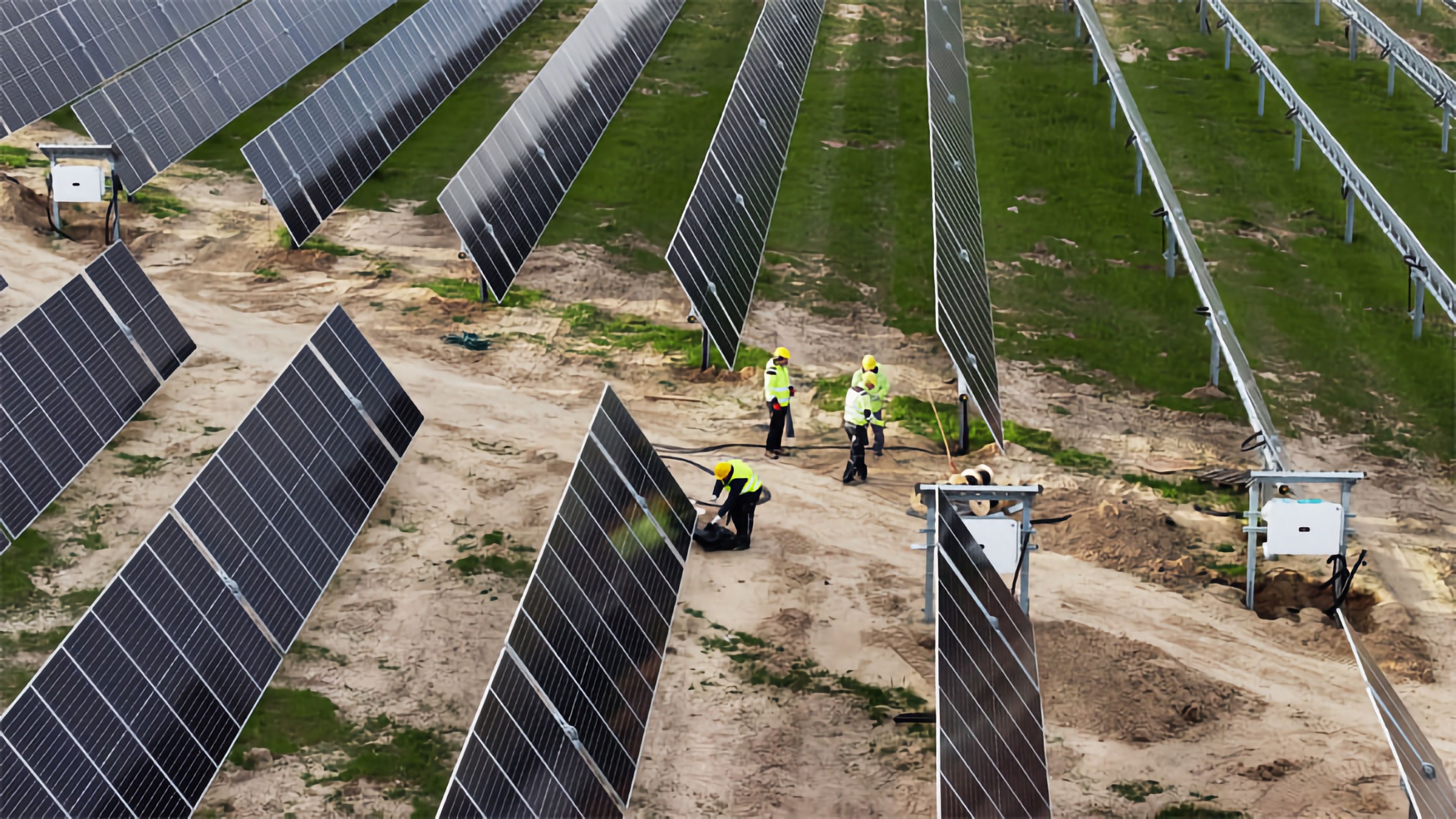 Construcción de la planta de energía solar Castaño Solar en Segovia