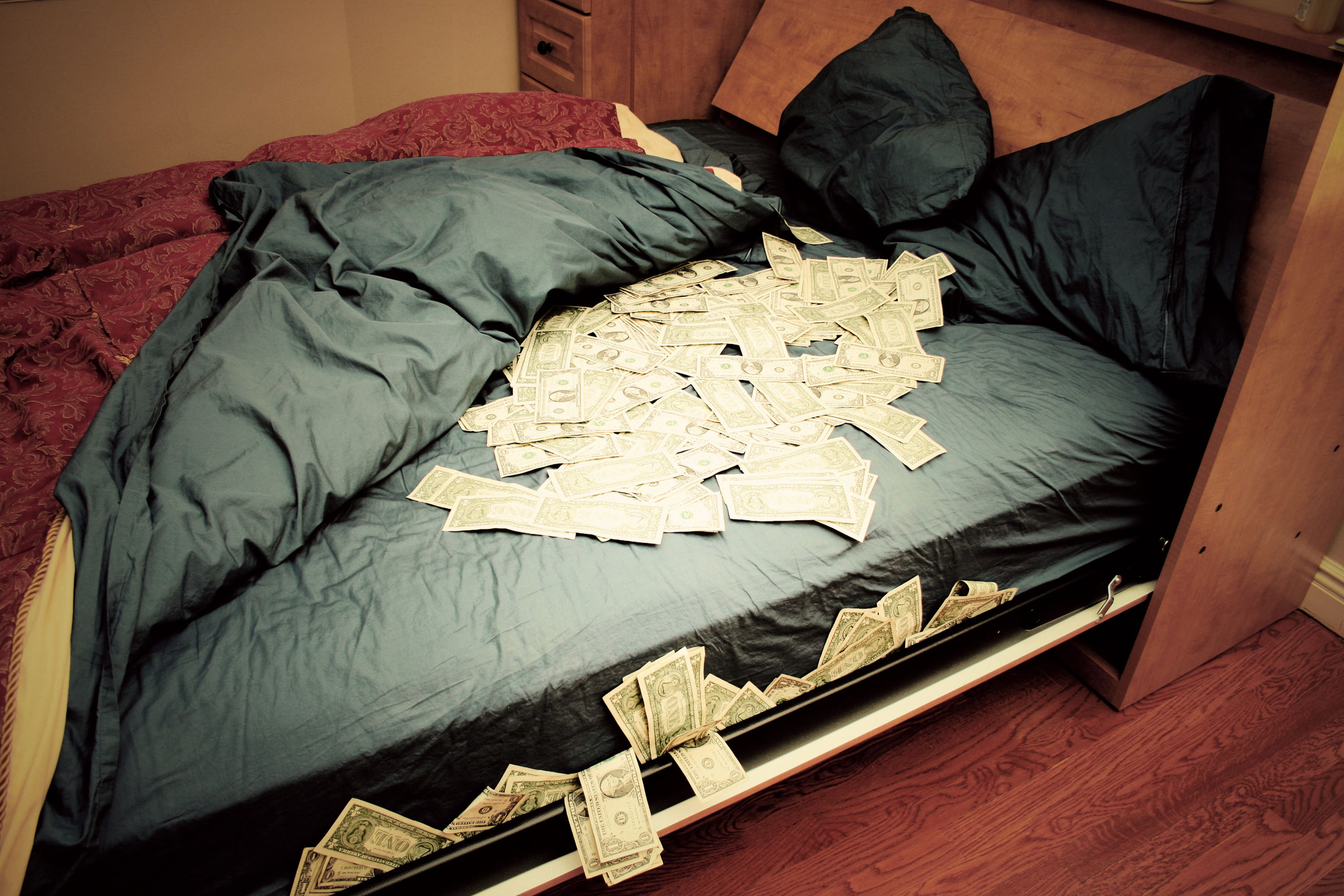 Dinero debajo del colchón