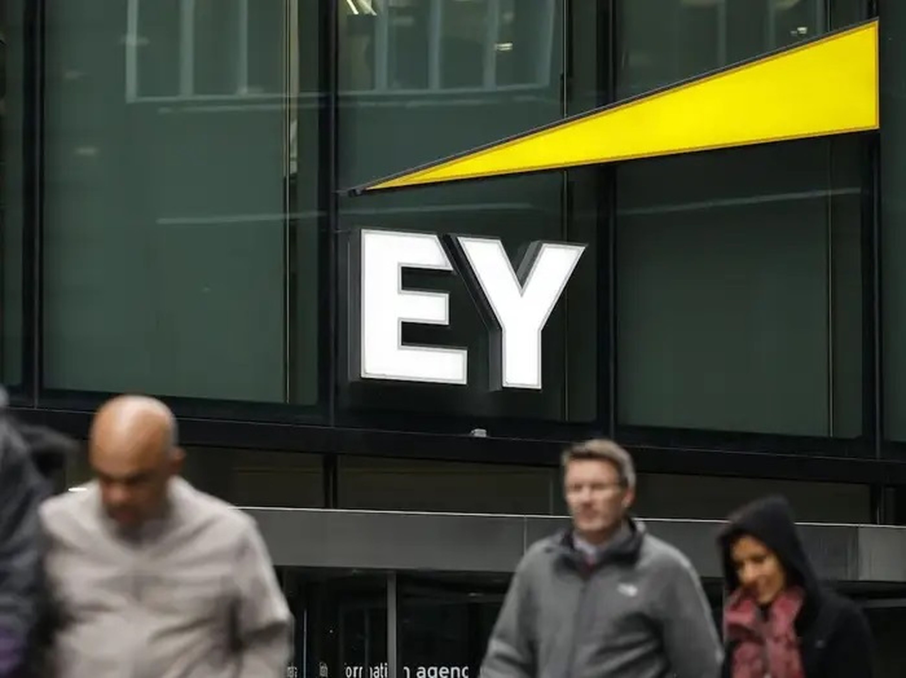 EY gasta unos 460 millones de euros anuales en formación para sus empleados.