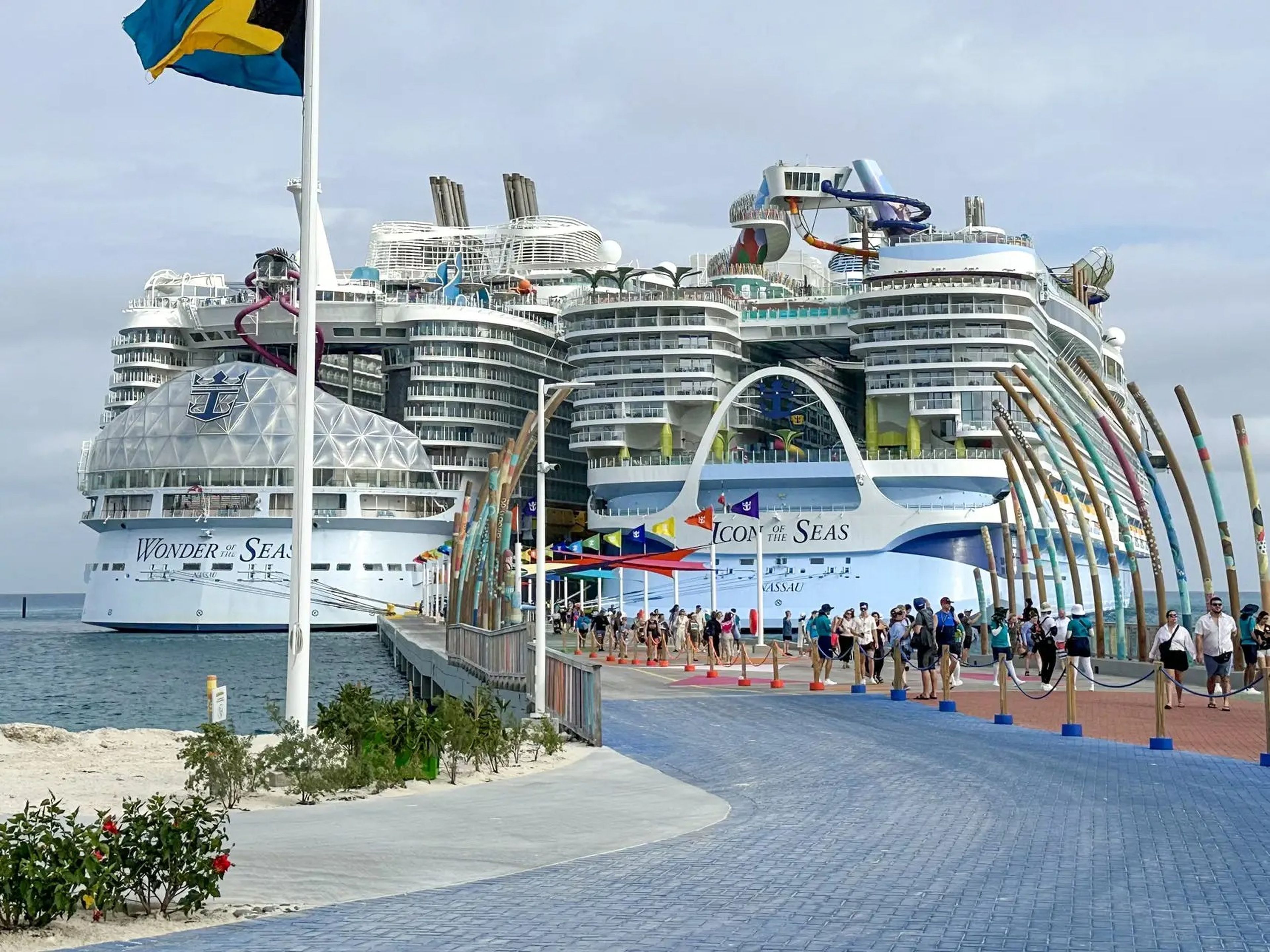 Casi todos los próximos itinerarios de Wonder of the Seas e Icon of the Seas incluyen una parada en la isla privada de Royal Caribbean, Perfect Day at CocoCay.