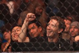 Mark Zuckerberg, CEO de Meta (la matriz de Facebook), durante un combate de la UFC.