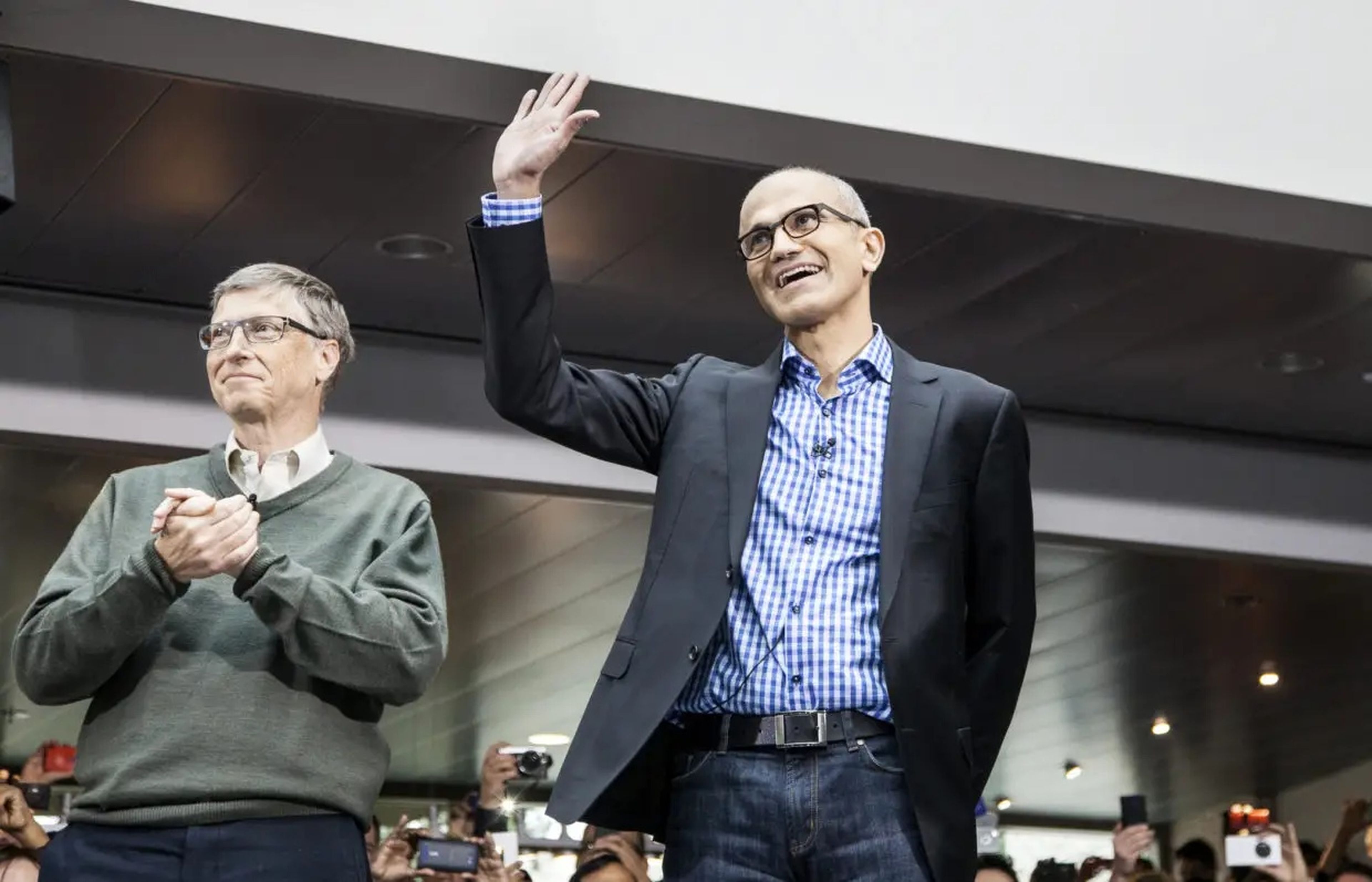 Aunque Satya Nadella, CEO de Microsoft, sea la cara pública del éxito de la empresa en el campo de la inteligencia artificial, Bill Gates ha sido el hombre detrás del telón.