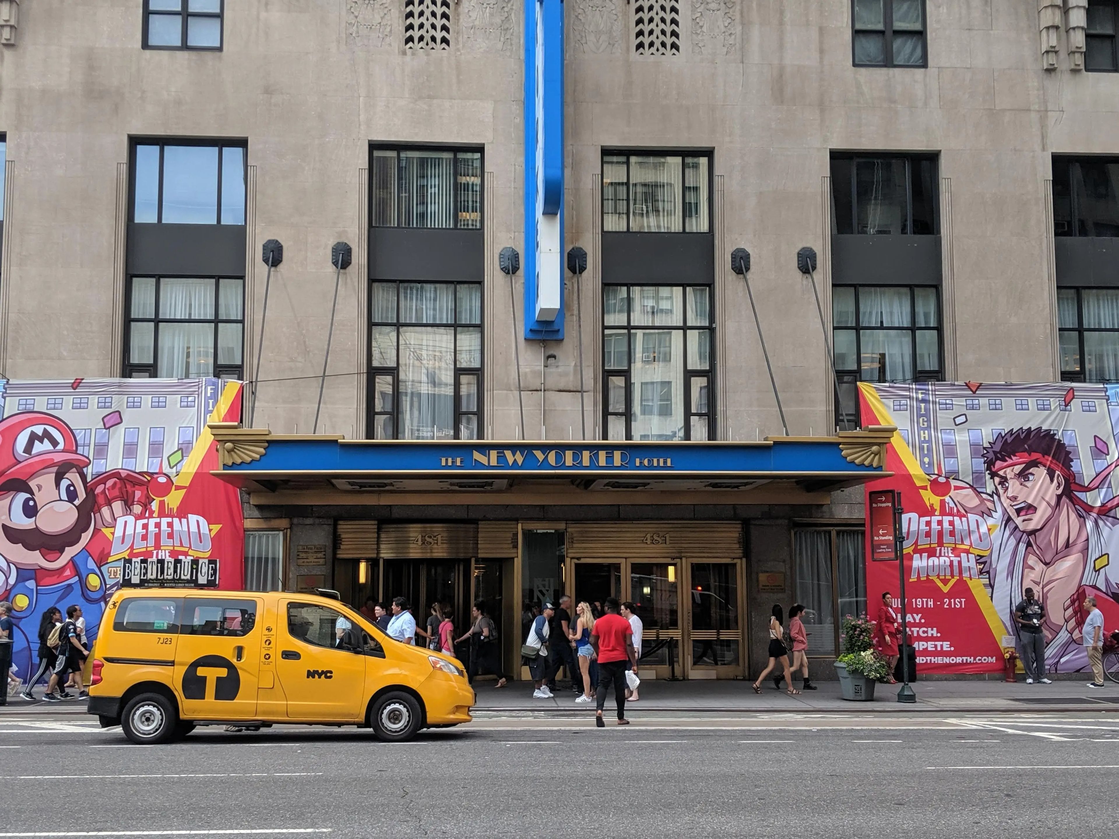 La entrada del hotel New Yorker.