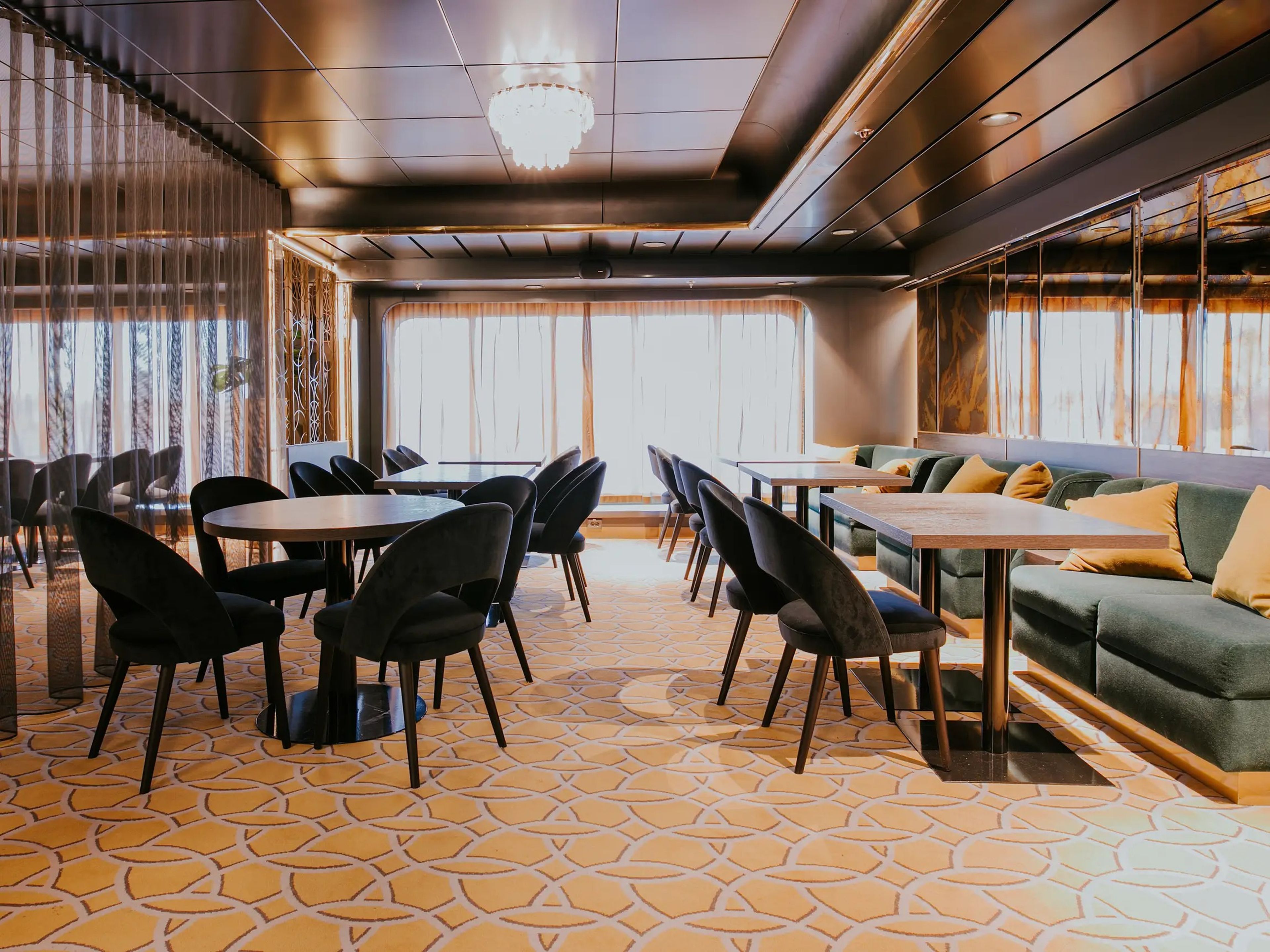 El interior de Isabelle X ocupa 42.000 metros cuadrados, incluidos espacios como un "comedor VIP".