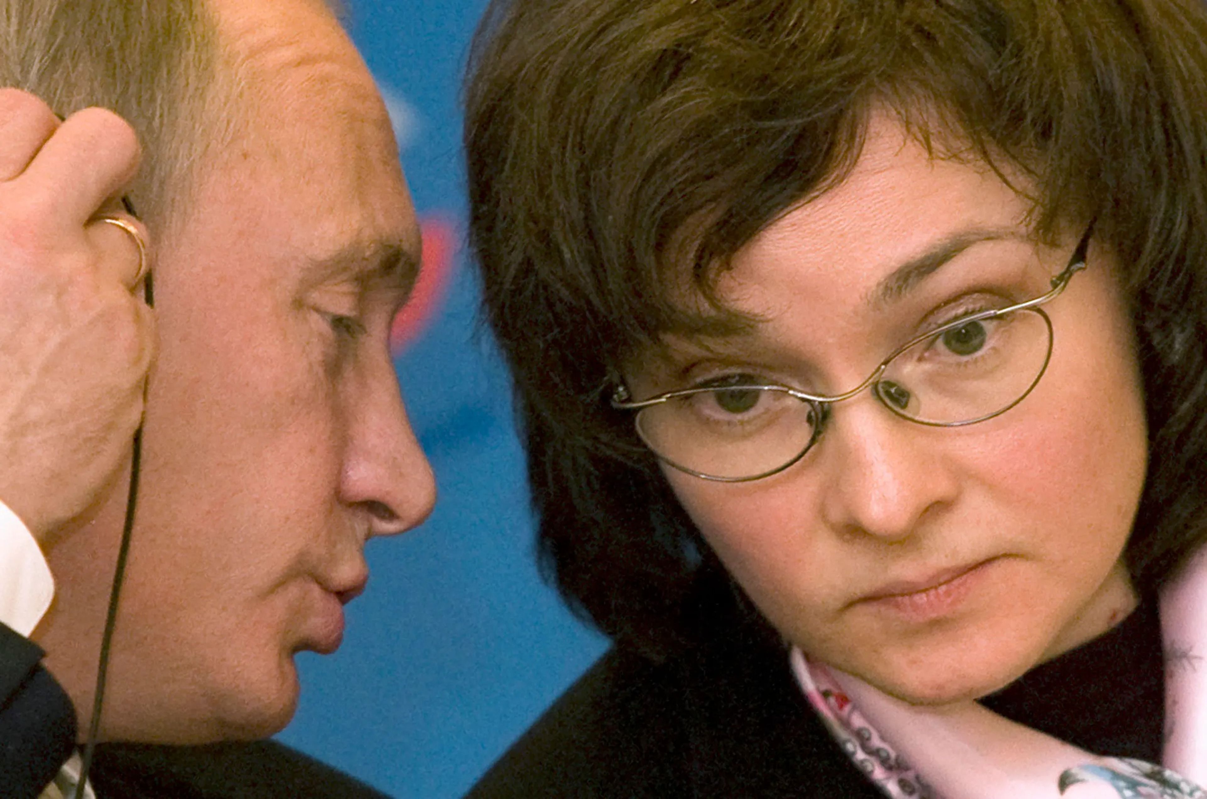 Vladímir Putin, presidente de Rusia, y Elvira Nabiúllina, actual gobernadora del Banco Central de Rusia, en una foto de 2008. 