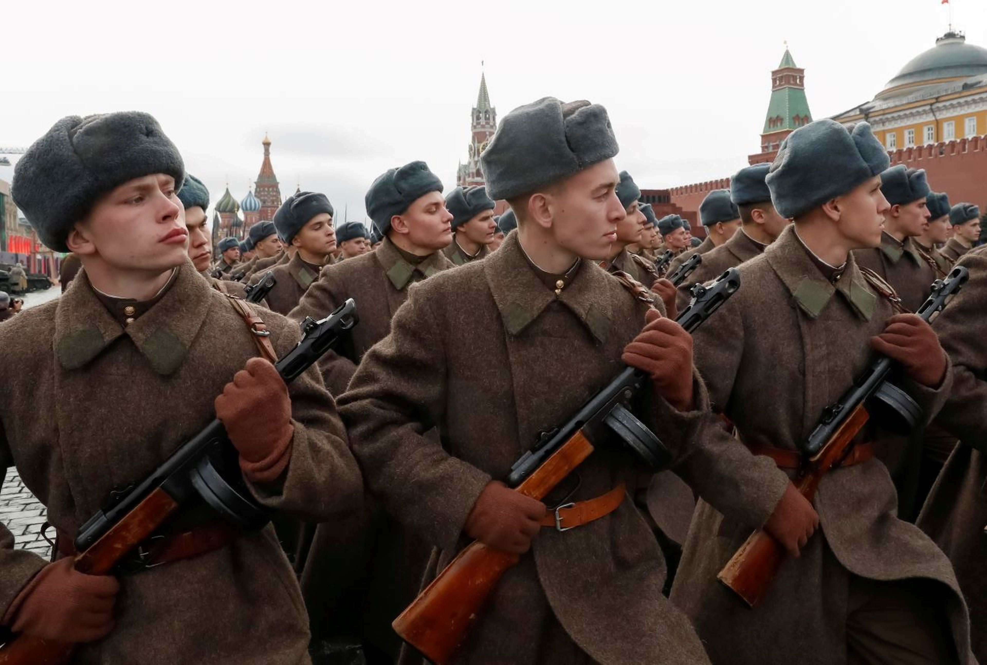 Rusia, ejército con vestimenta histórica