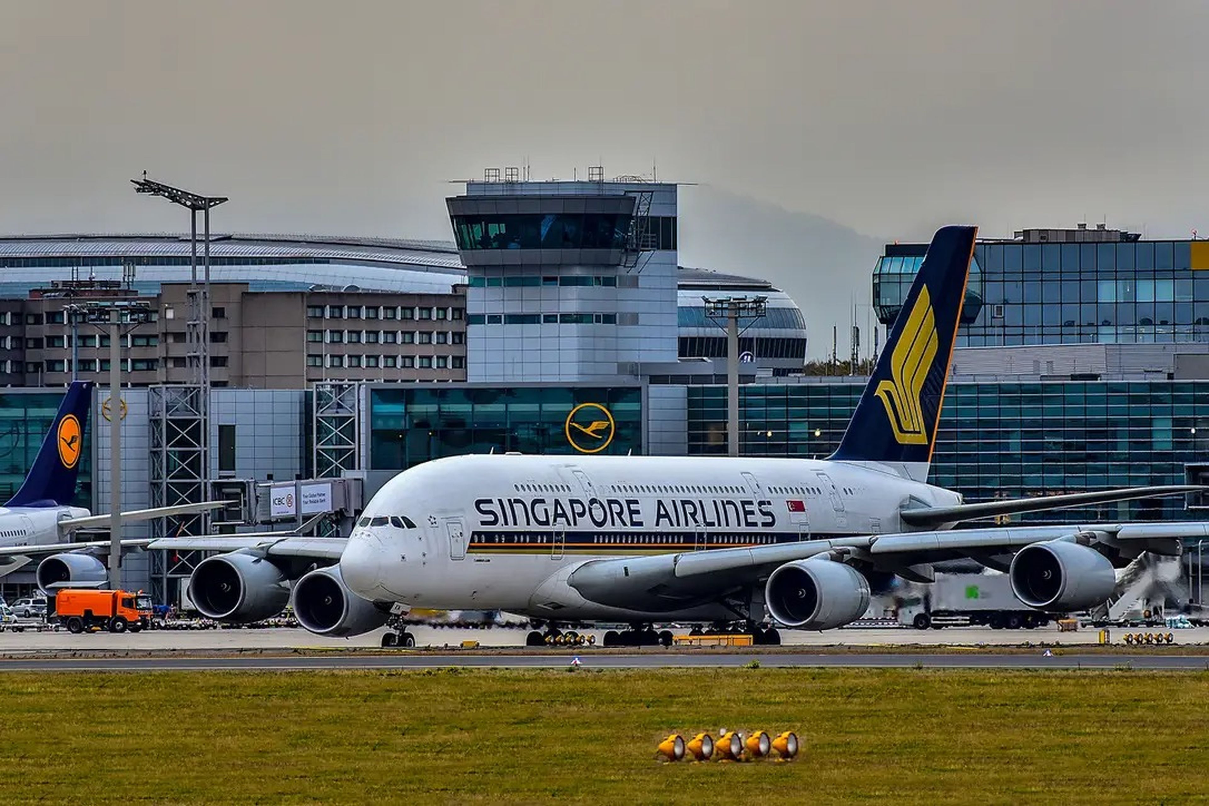 Singapore Airlines vuela con un Airbus A380 entre Nueva York y Singapur vía Frankfurt, Alemania.