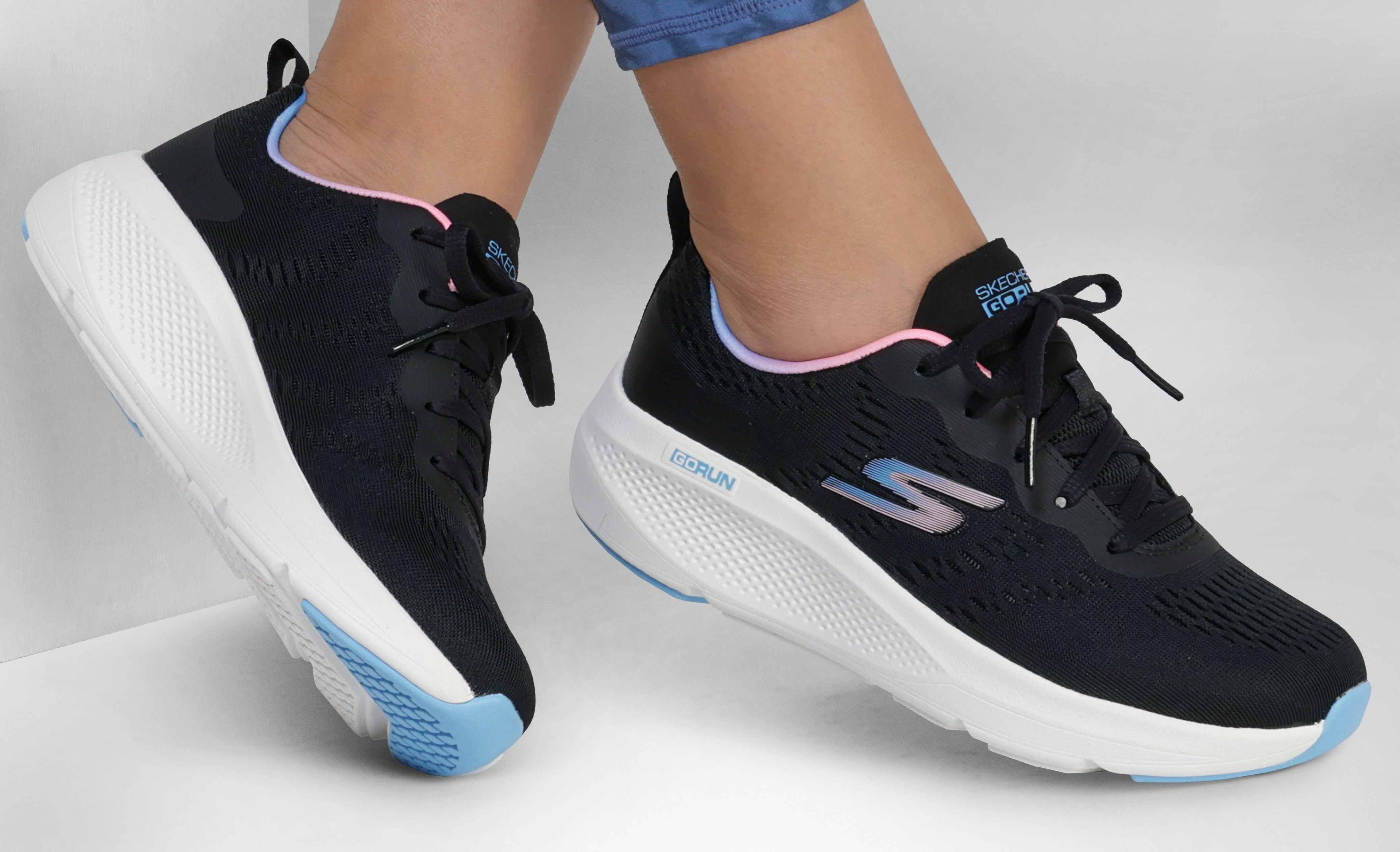 Estas comodisimas Skechers para correr estan casi a mitad de precio