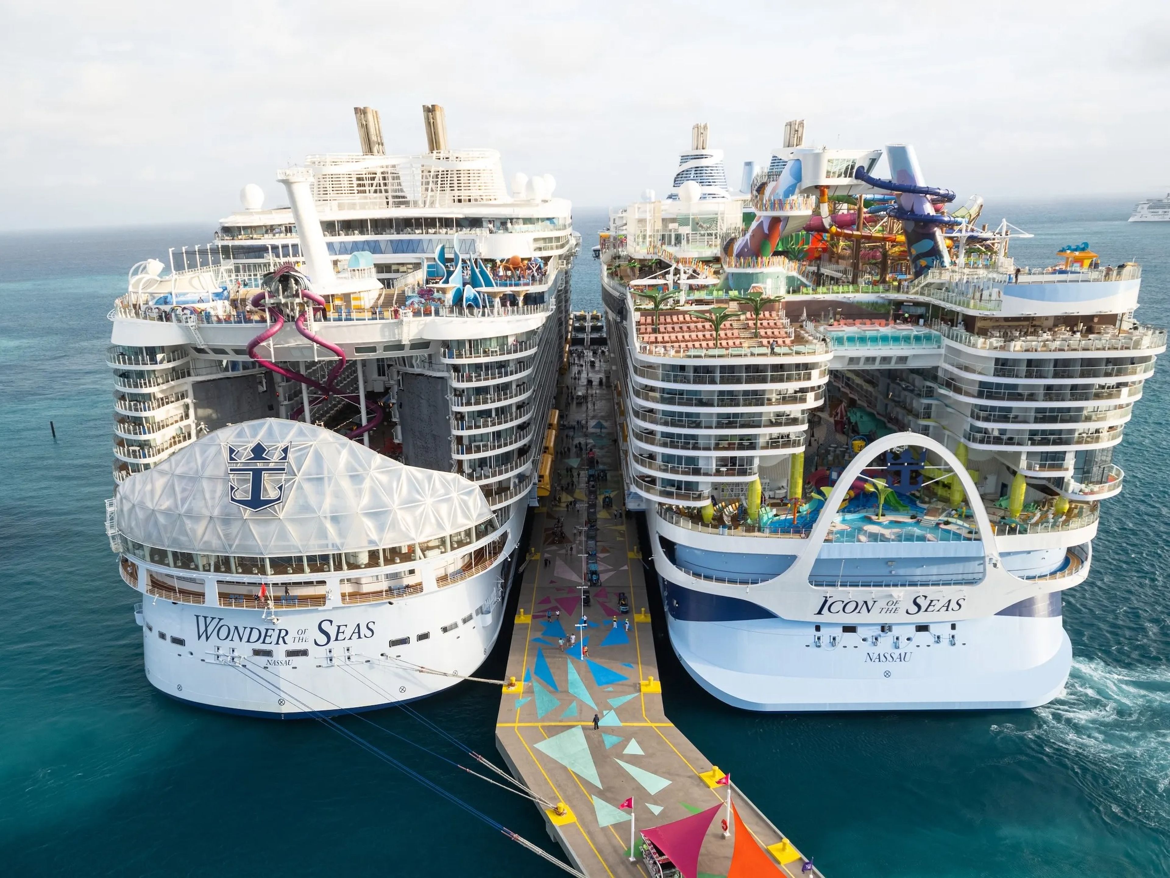 Royal Caribbean opera los dos cruceros más grandes del mundo, Wonder of the Seas e Icon of the Seas. Estos barcos están repletos de comodidades, pero no son para todo el mundo.
