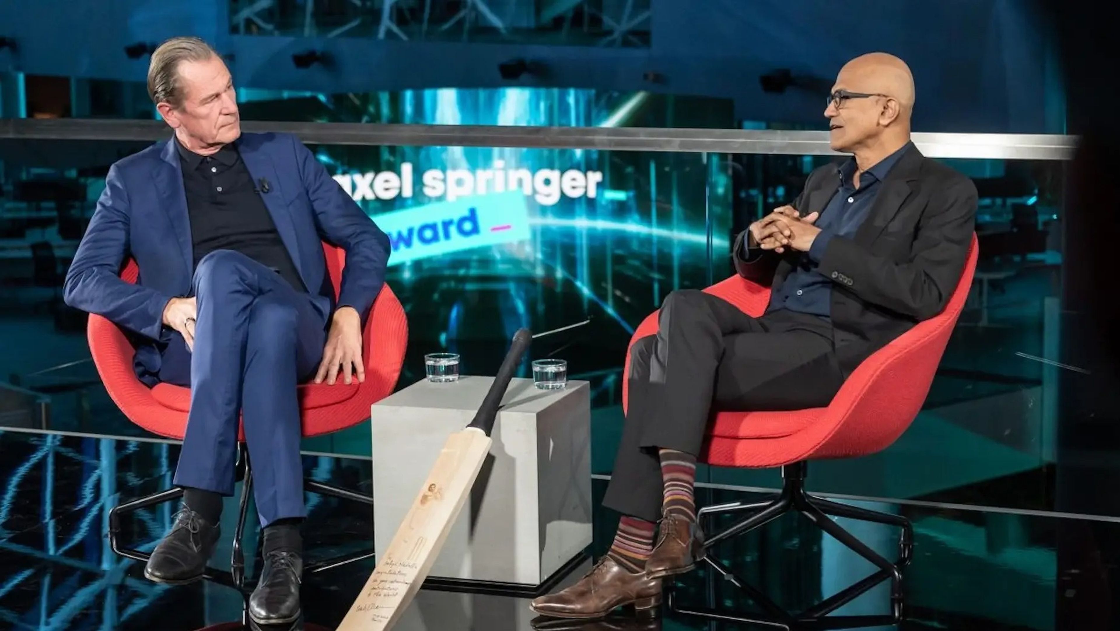 El CEO Mathias Döpfner entrevista al CEO de Microsoft Satya Nadella en el evento de los Premios Axel Springer 2023. Axel Springer es propietaria de Business Insider.