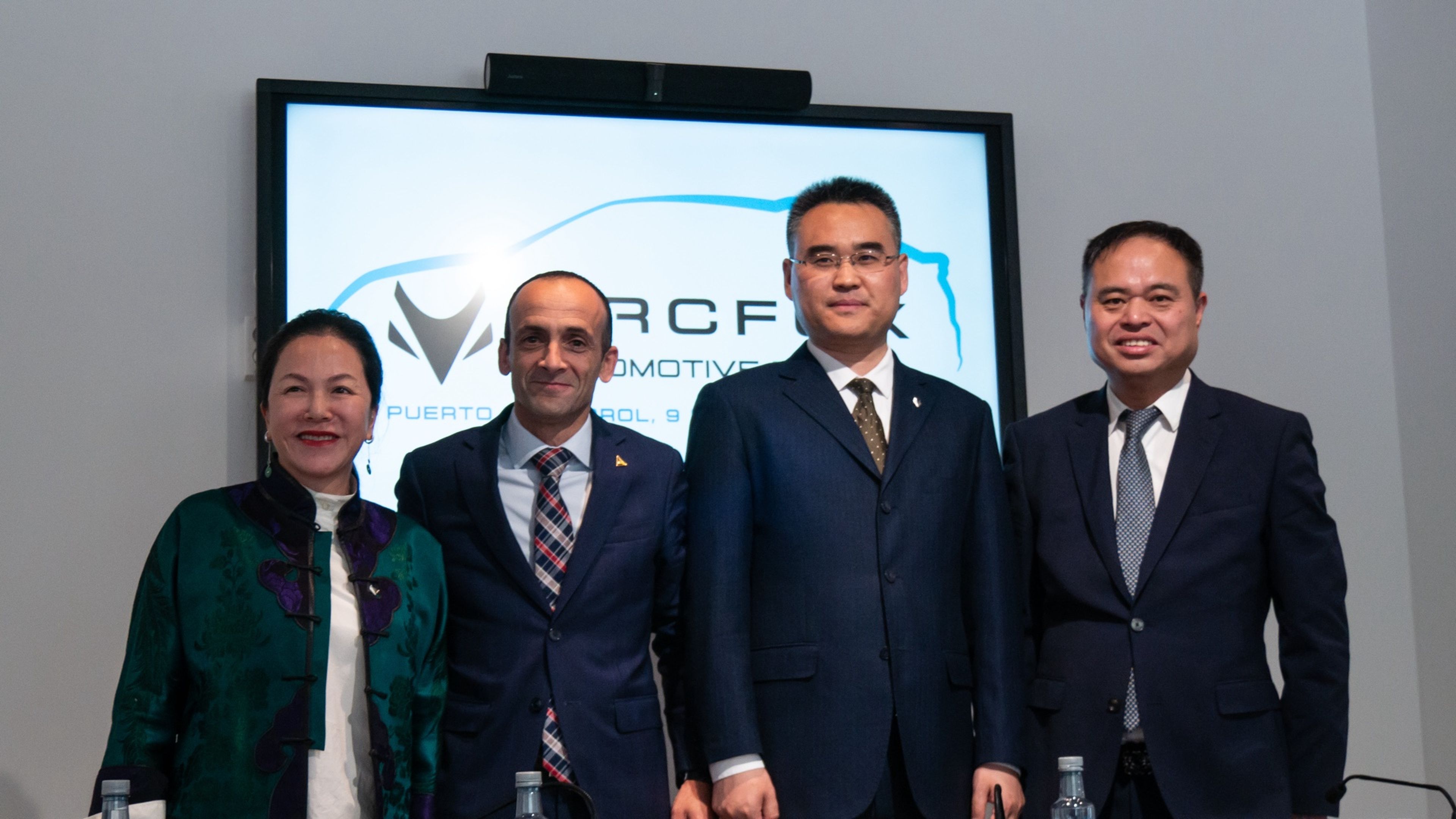 Directiva de Arcfox, BAIC y las autoridades portuarias de Ferrol. De izquierda a derecha, Zheng Fang, Francisco Barea, Yu Tao y Shawn Feng.