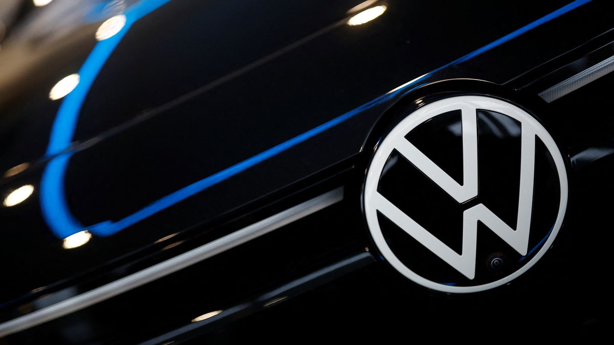 Volkswagen vuelve a recortar previsiones por la caída de la demanda de coches