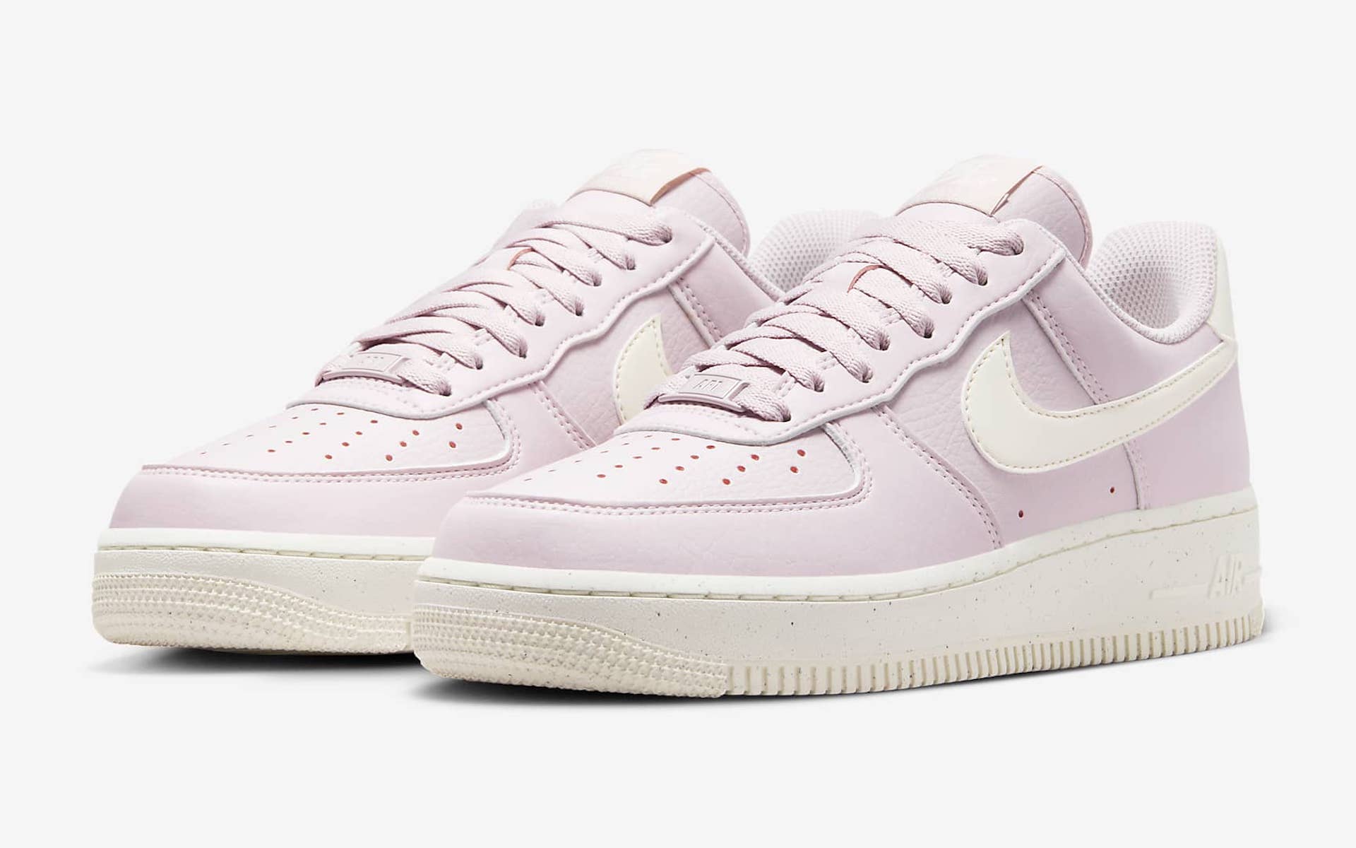 Nike liquida las zapatillas Air Force 1 en color rosa mas buscadas son un 30 mas baratas