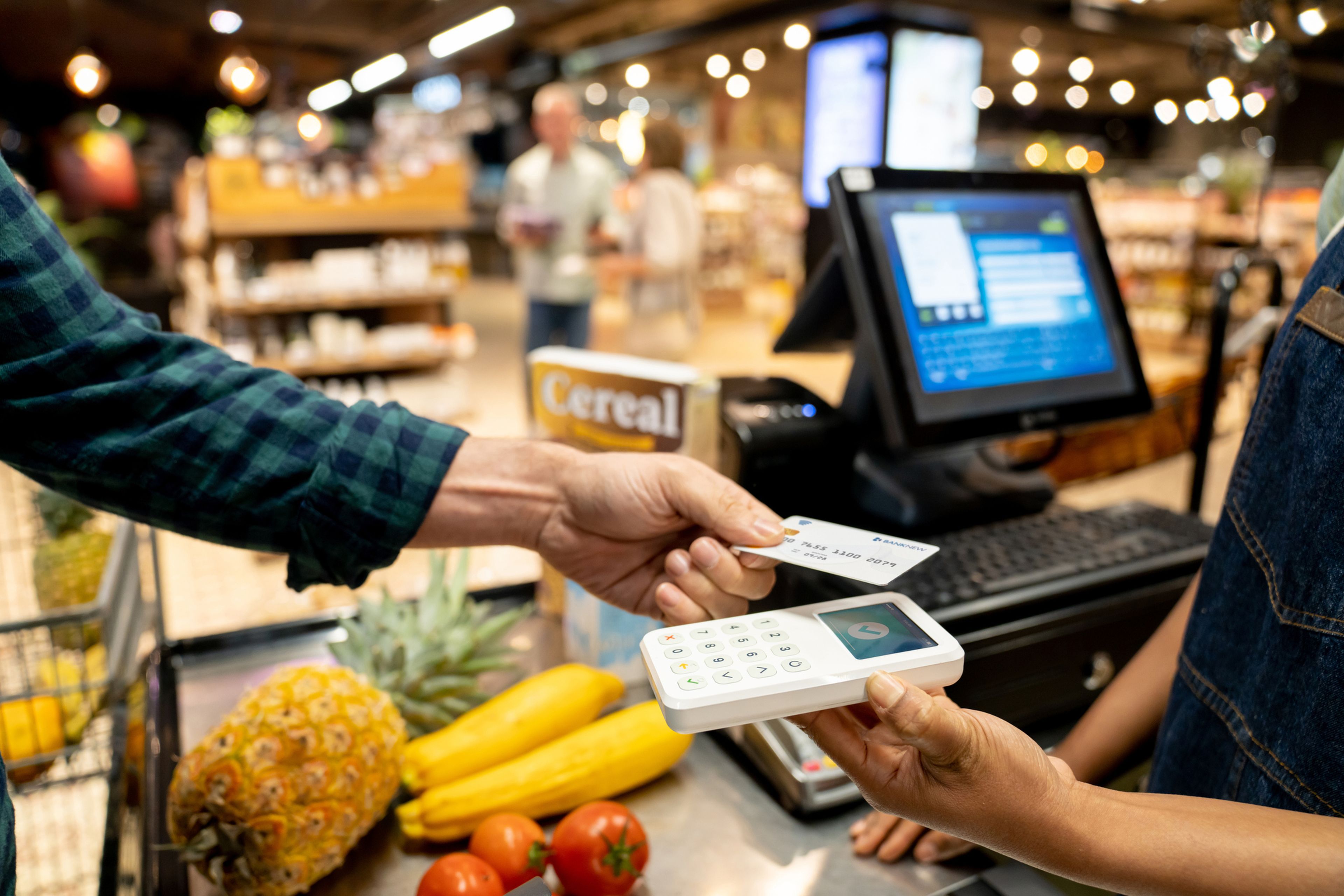Si pagas con tarjeta de crédito en el supermercado ten en cuenta los riesgos que conlleva.