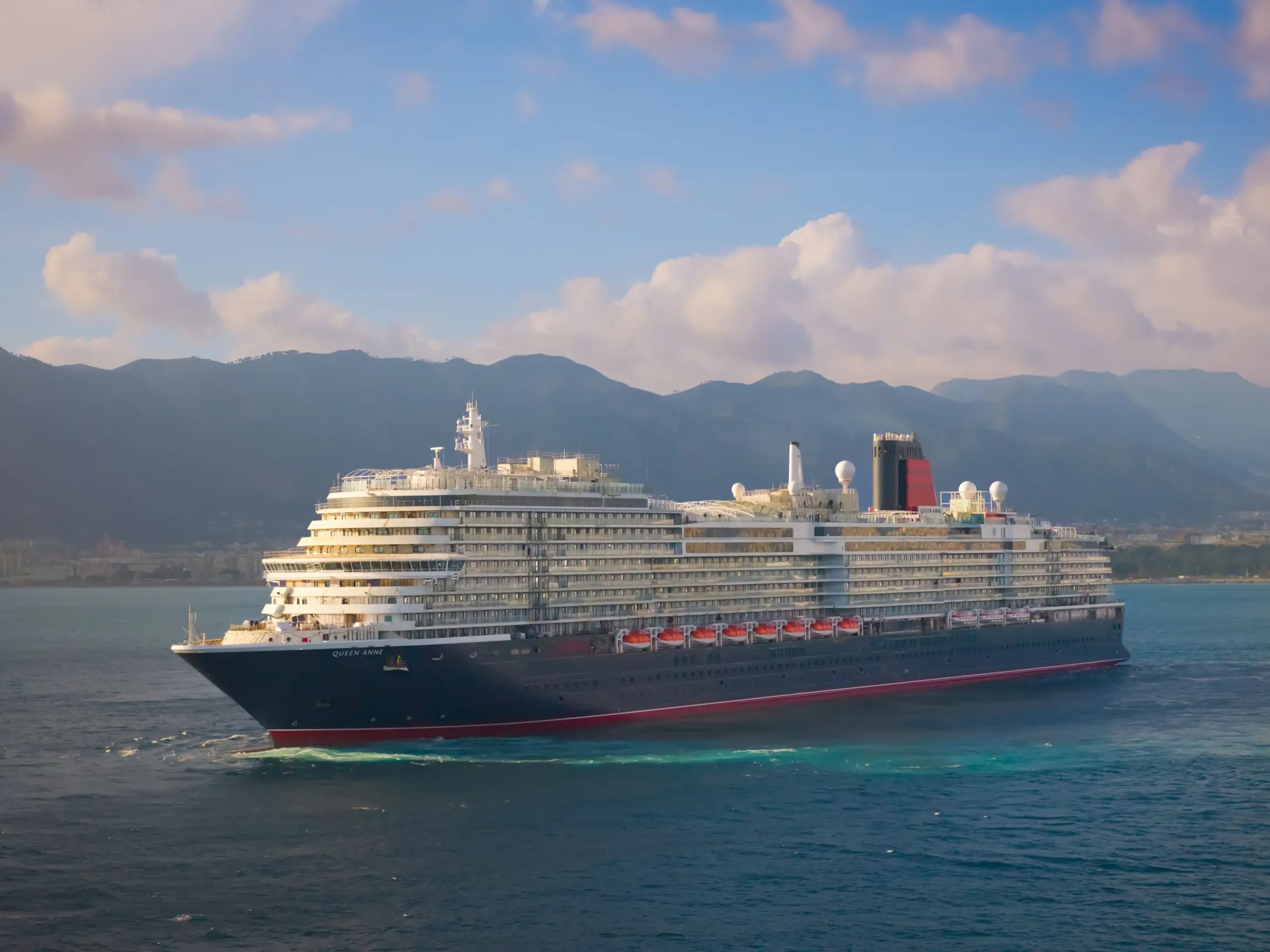 queen anne cruise ship during sea trials