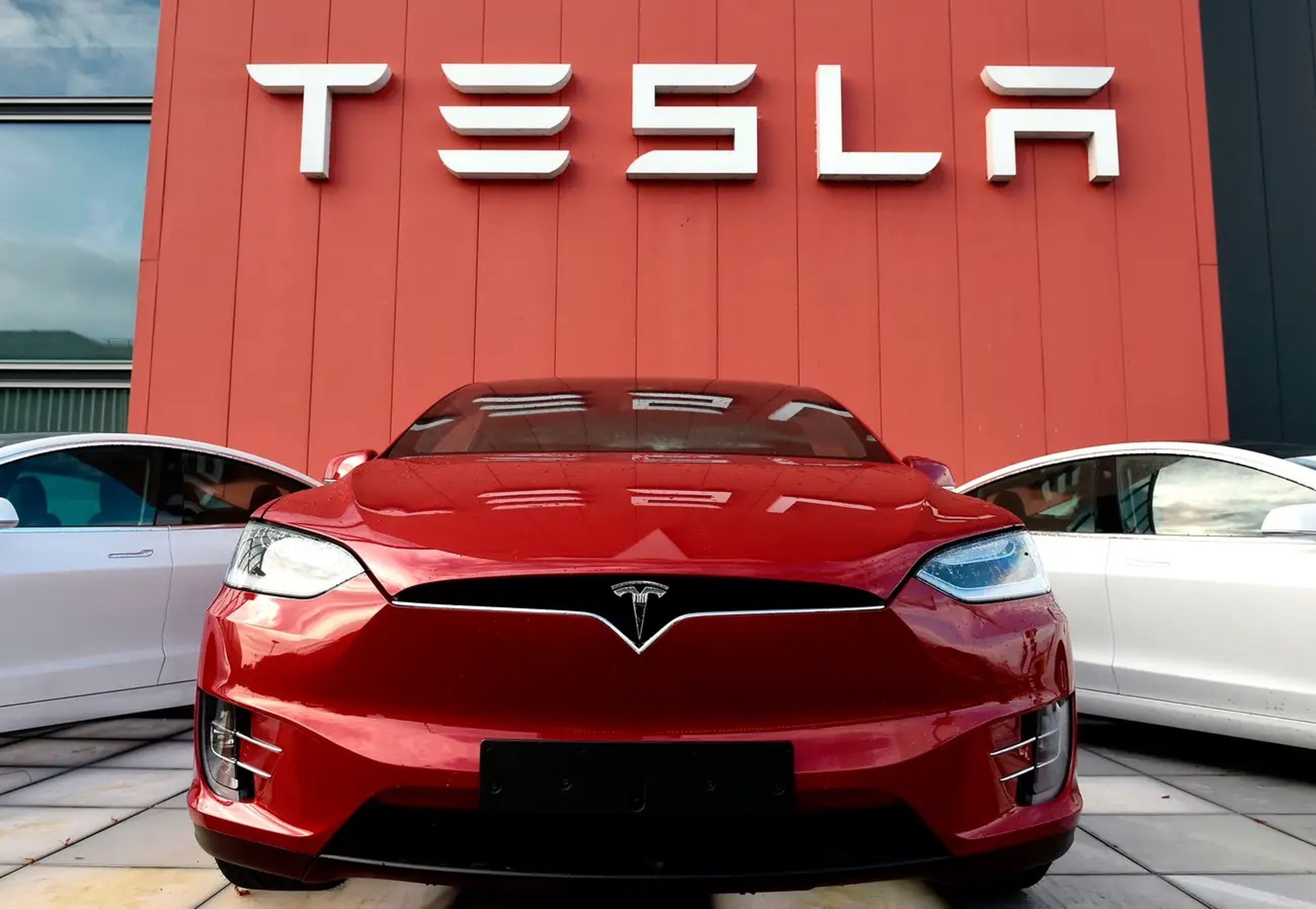 Sala de exposición y centro de servicio de Tesla en Ámsterdam.