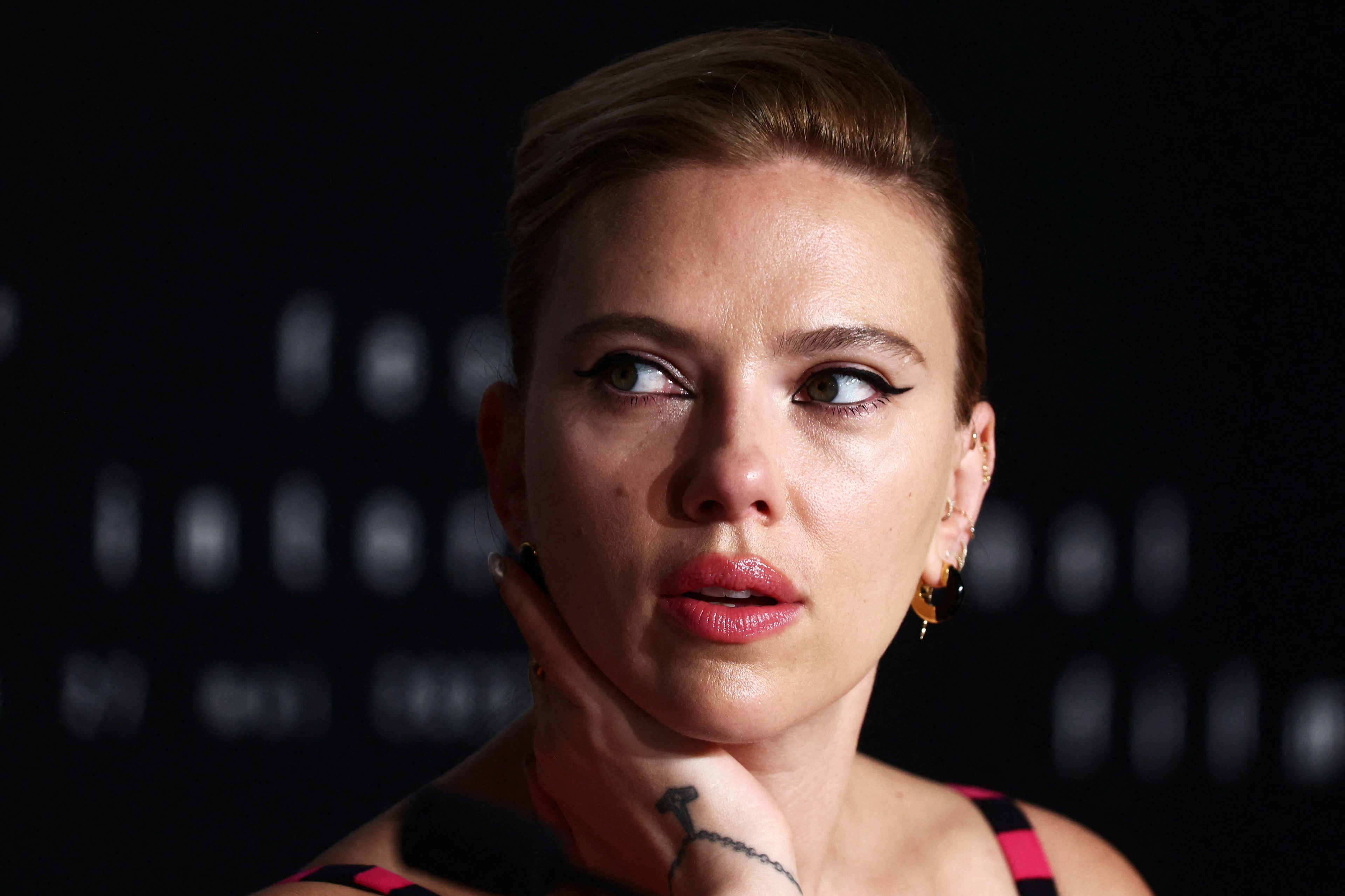 Scarlett Johansson se sorprendió de que OpenAI utilizase una voz inquietantemente parecida a la suya para ChatGPT.