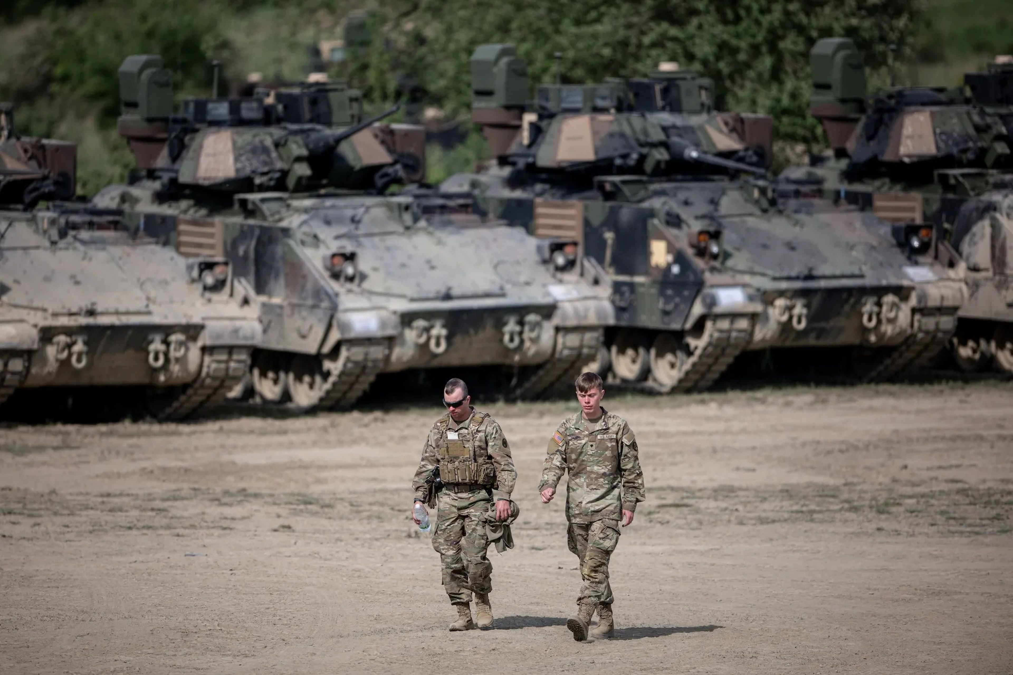 Soldados estadounidenses participan en el ejercicio DEFENDER 24 en la República Checa, destinado a reforzar la alianza de la OTAN.