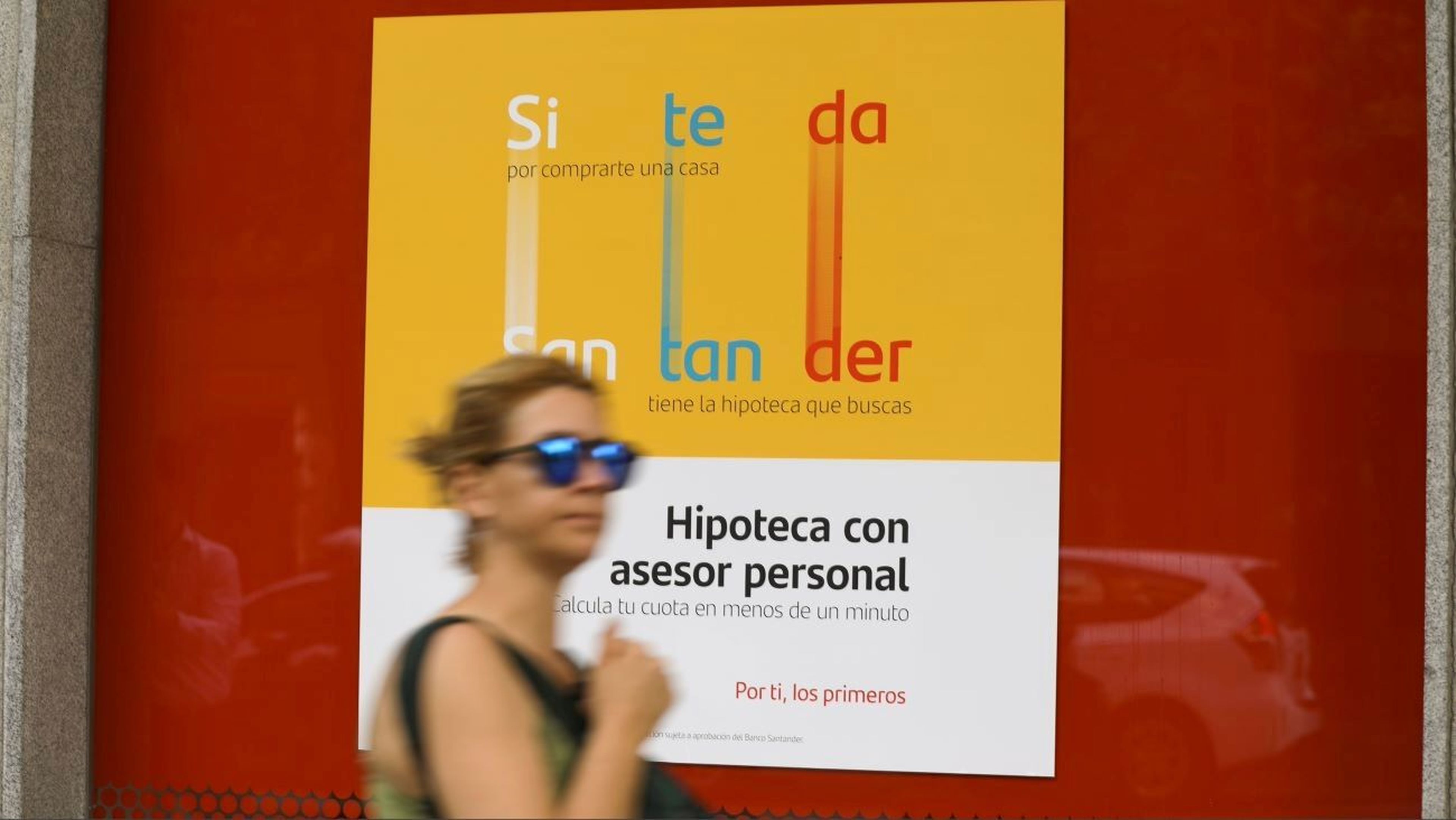 Banco Santander, hipoteca, mujer