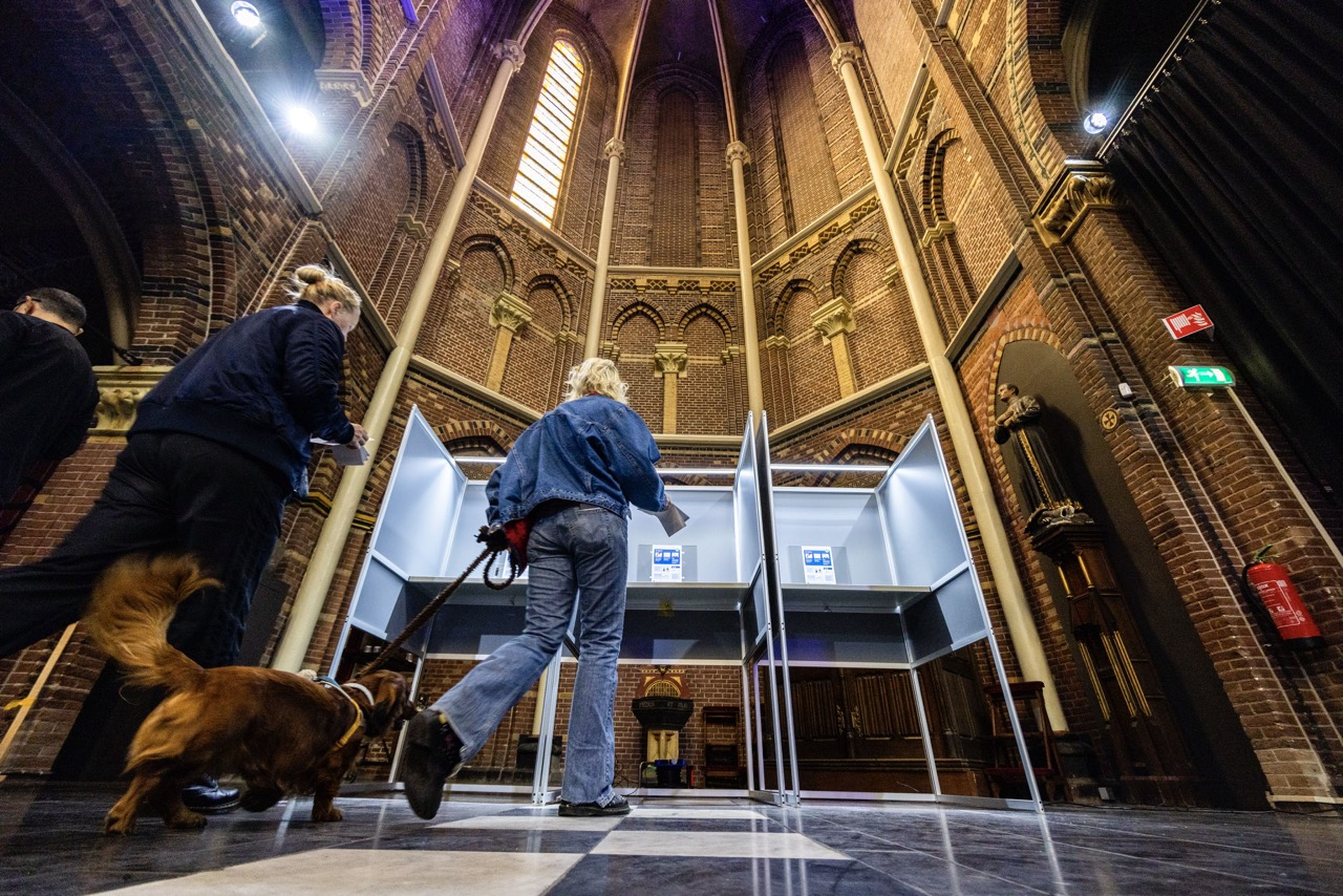 Cabina electoral en Países Bajos por las elecciones europeas de junio de 2024.