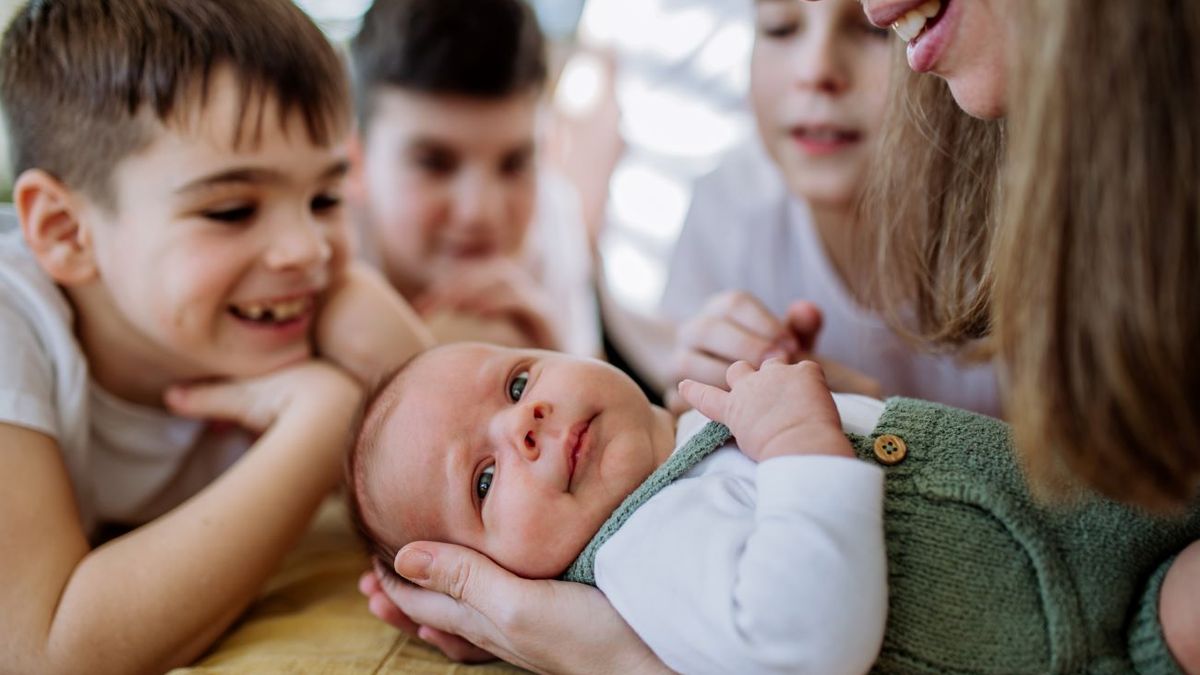 La ayuda de 1.000 euros para padres con hijos nacidos después de 2007: estos son los requisitos