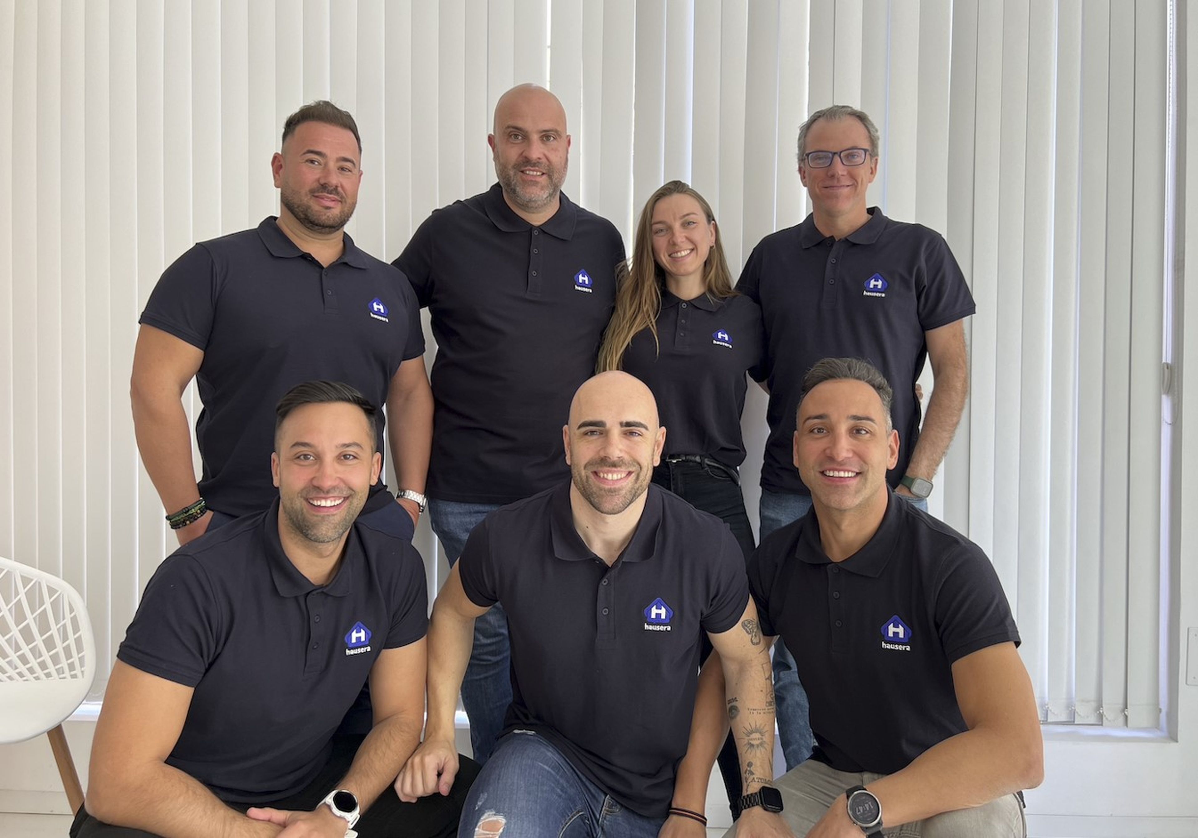 El equipo de Hausera, en sus oficinas ubicadas en Cartagena (Murcia)