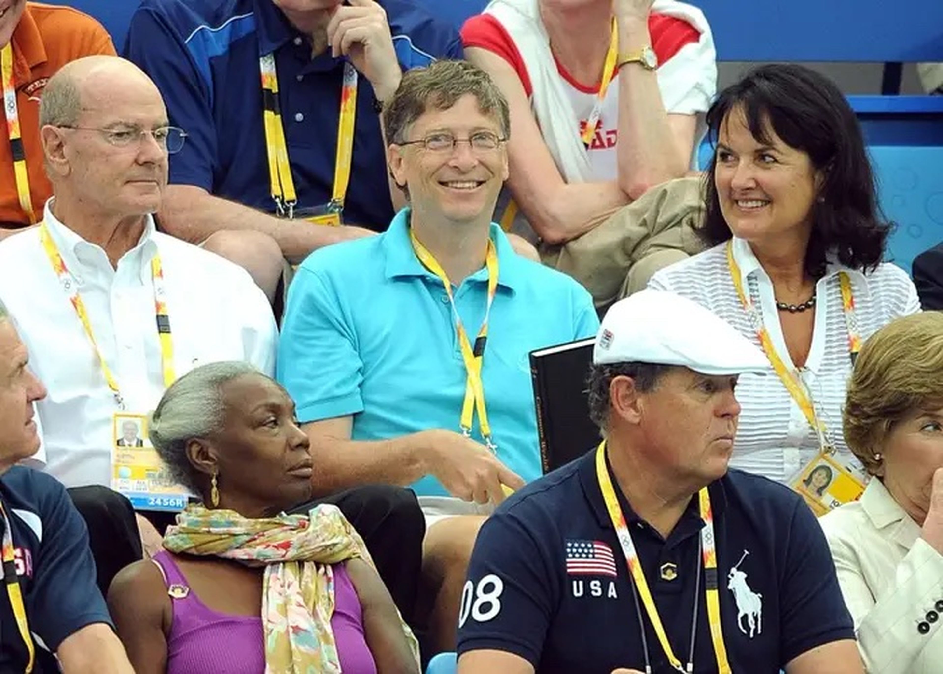 Los Juegos Olímpicos son los favoritos de multimillonarios amantes de los deportes, como Bill Gates, visto aquí en 2008 en los Juegos de Beijing. 