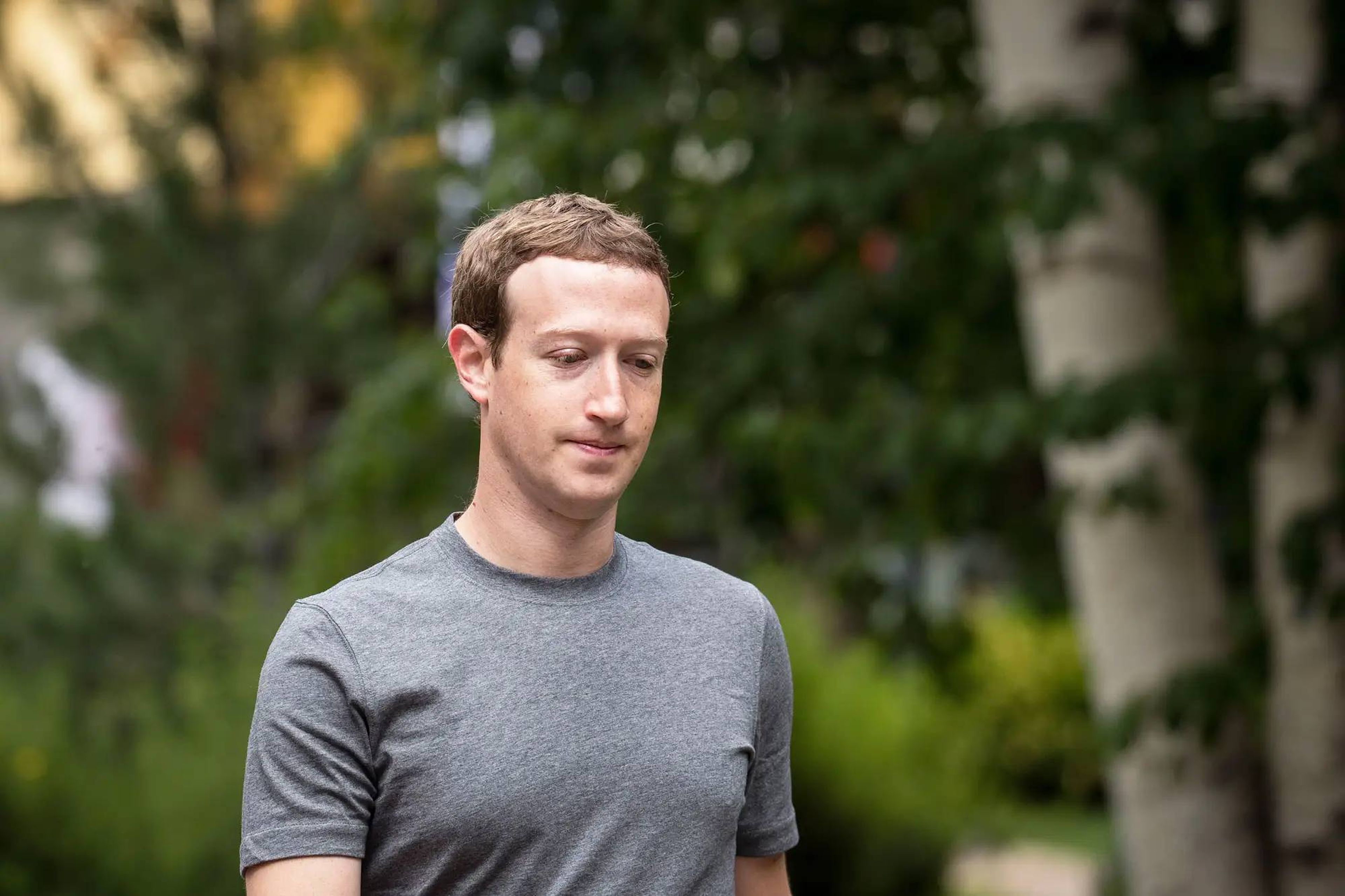 Facebook registró un descenso de usuarios activos diarios a finales de 2021.