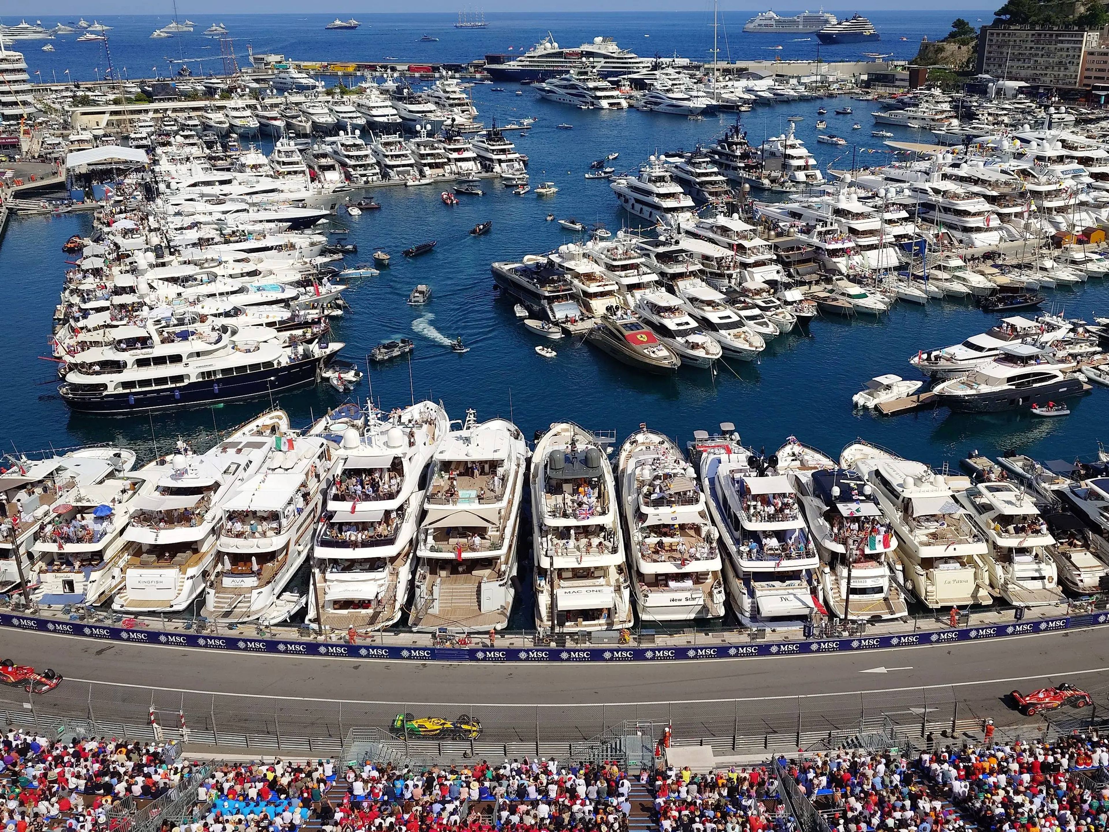 Me encantó tener una vista casi panorámica del puerto deportivo de Port Hercules.