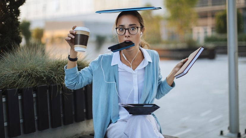 Esto es lo que le pasa a tu cerebro si haces multitareas en el trabajo, según un experto