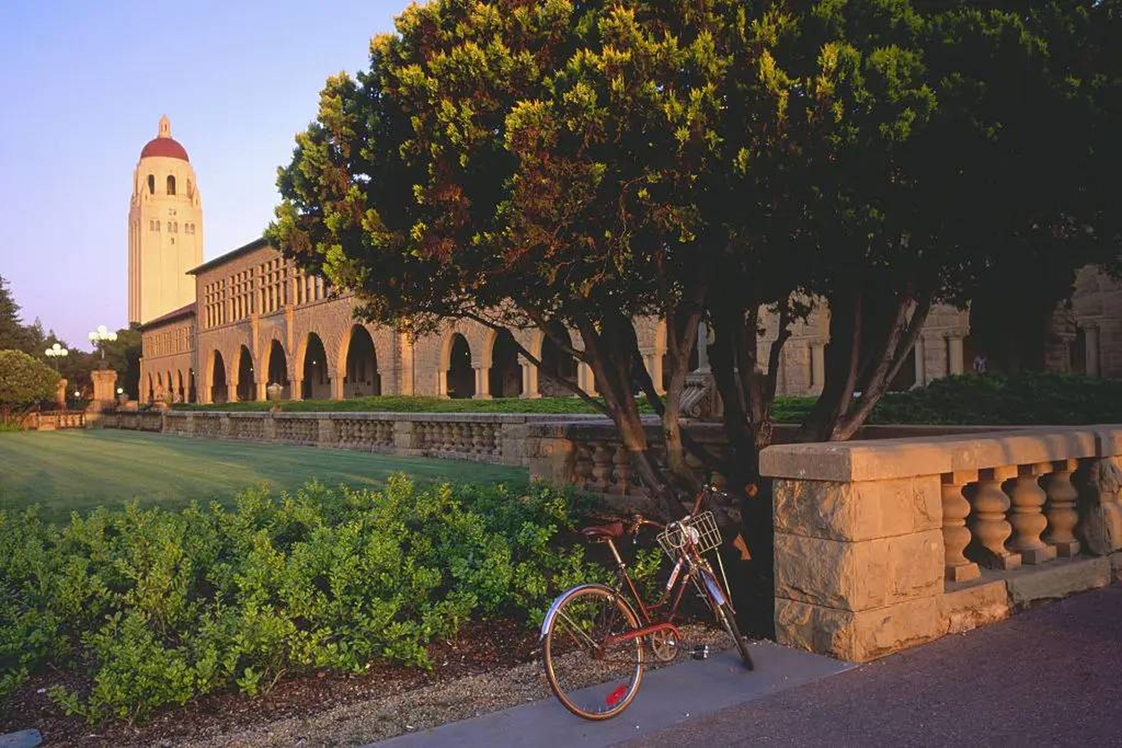 El Parque de Investigación de Stanford fue creado en la década de 1950 a través de una asociación entre la Universidad de Stanford, en la foto, y la ciudad de Palo Alto. 