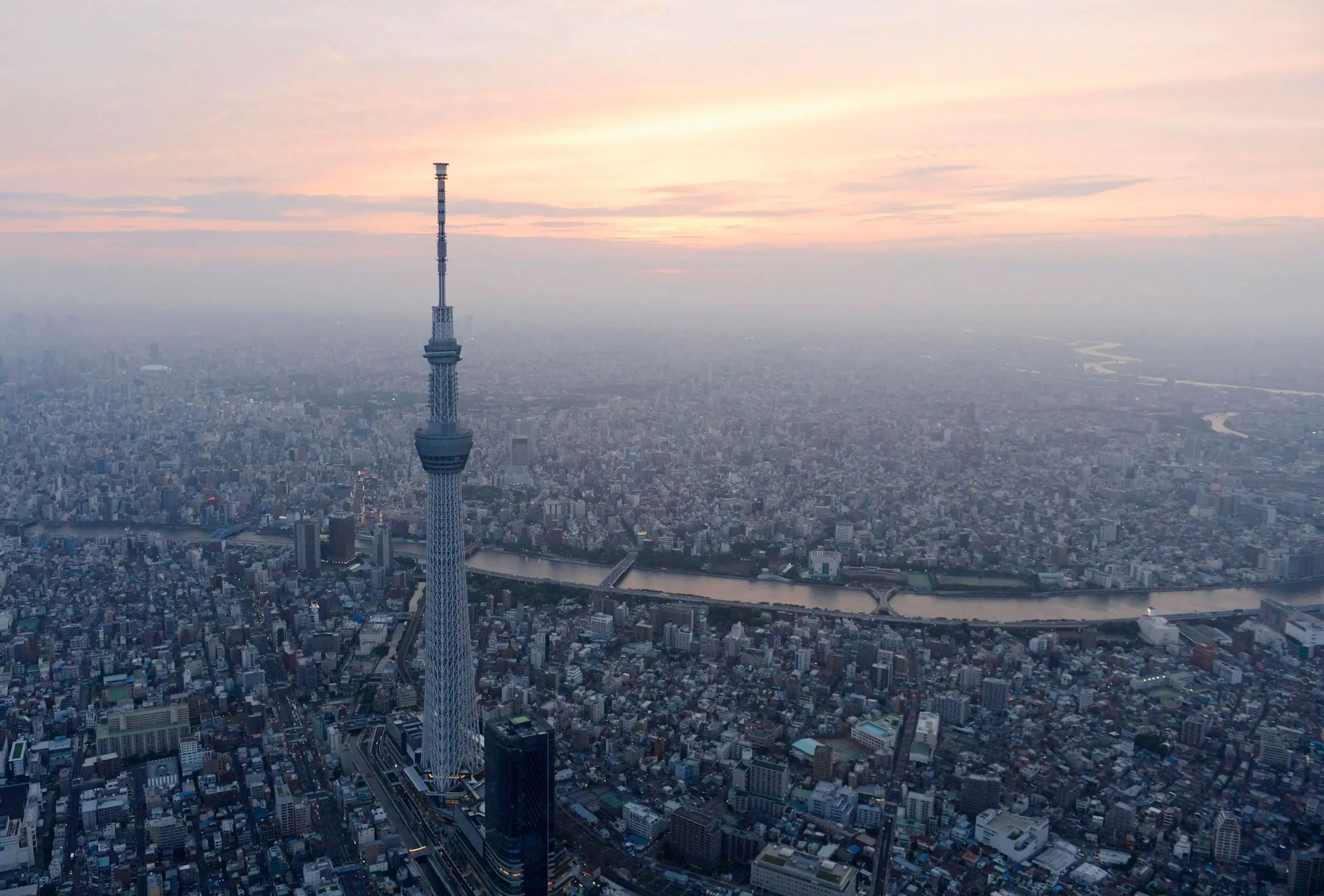 La torre Skytree de Japón es alta, pero ni de lejos es tan grande como un ascensor espacial. REUTERS/Kyodo