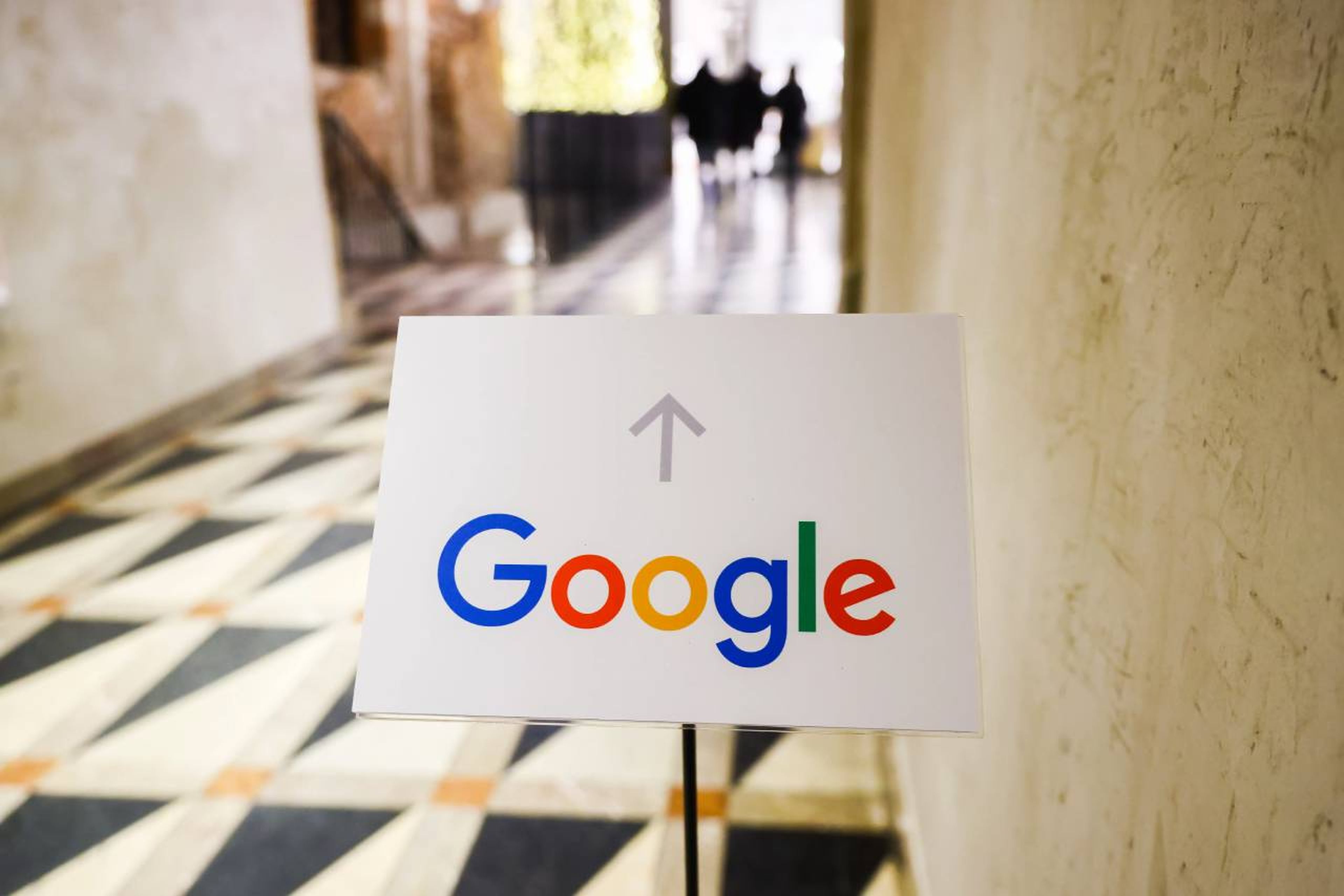 Los tres empleados de Google pasaron por un largo proceso de entrevista que duró varias horas.
