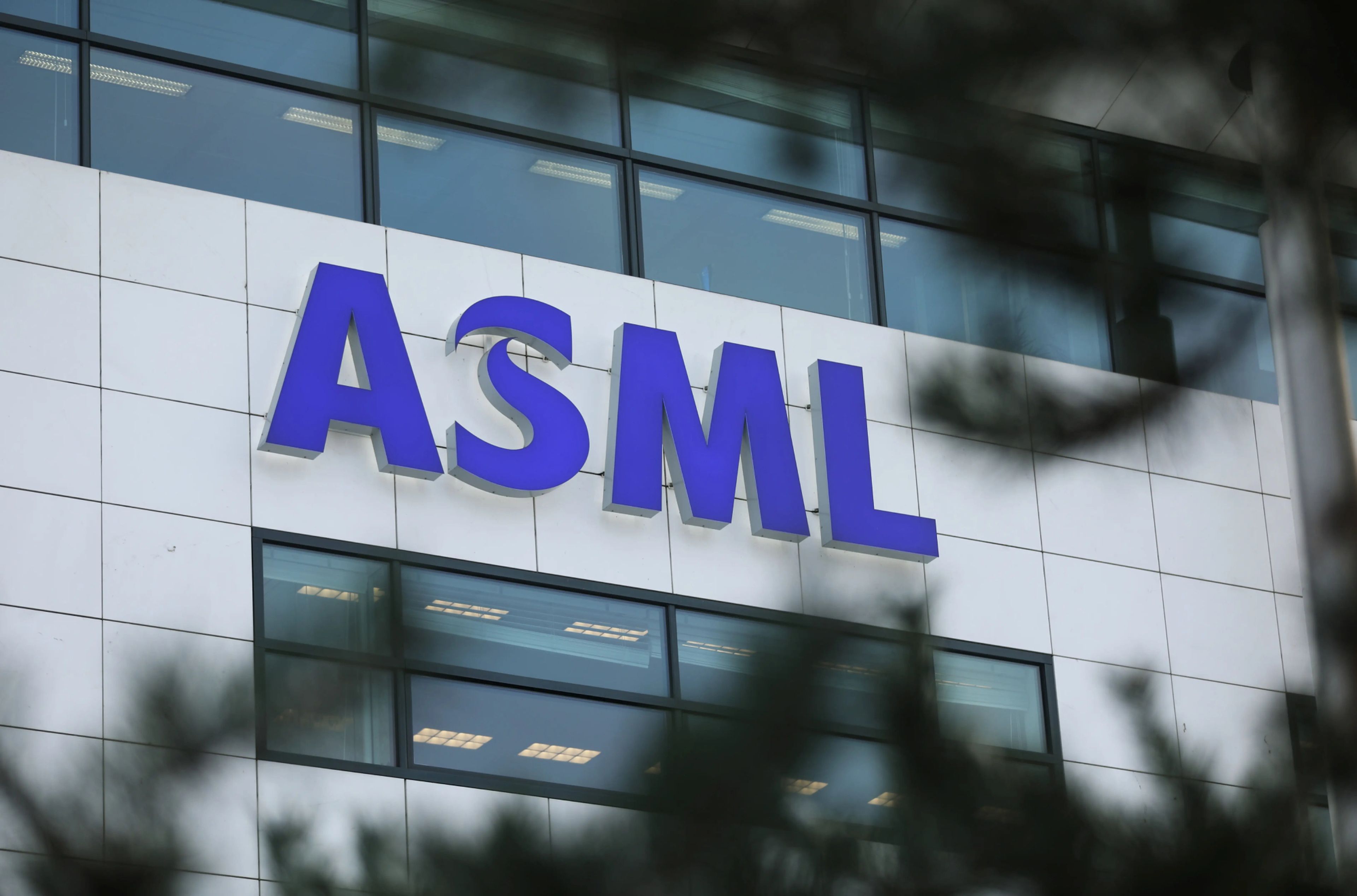 ASML tiene su sede en Eindhoven (Países Bajos). 