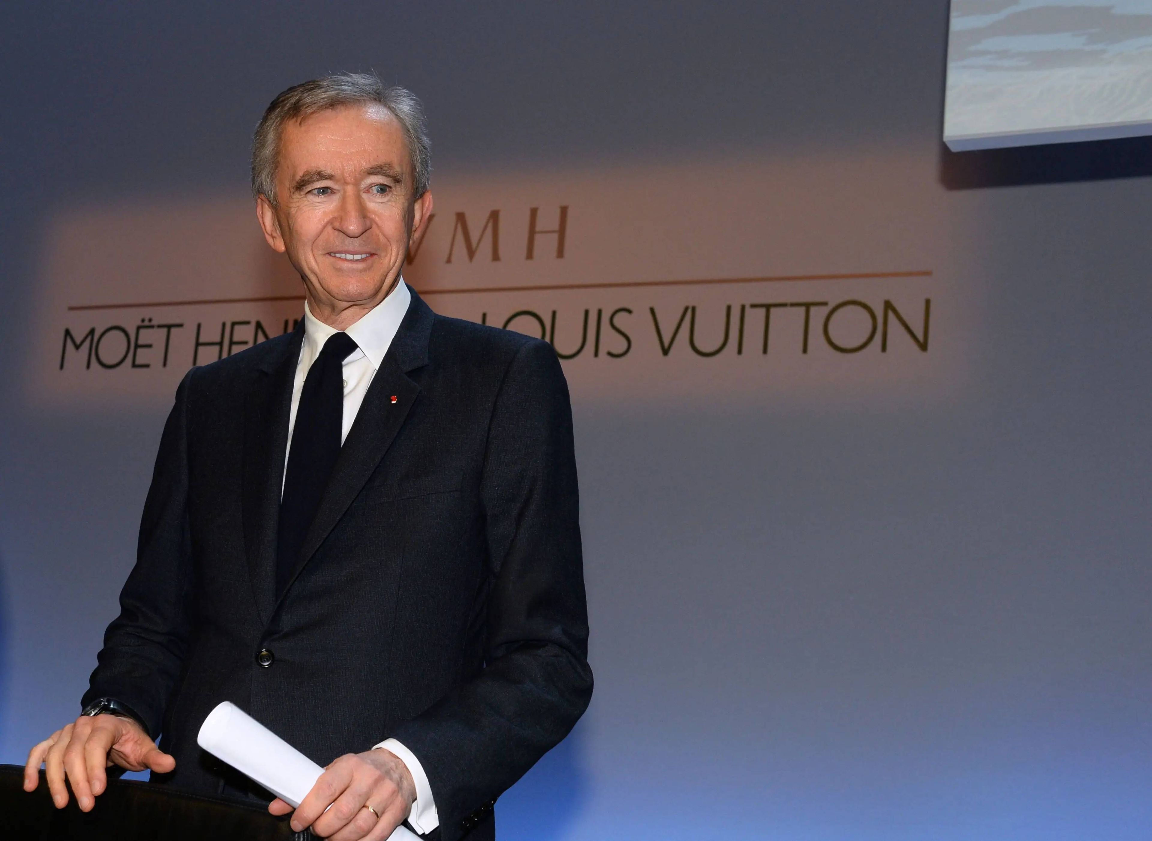 El diseño del despacho de Bernard Arnault, CEO de LVMH, está a la altura del imperio del lujo que dirige.