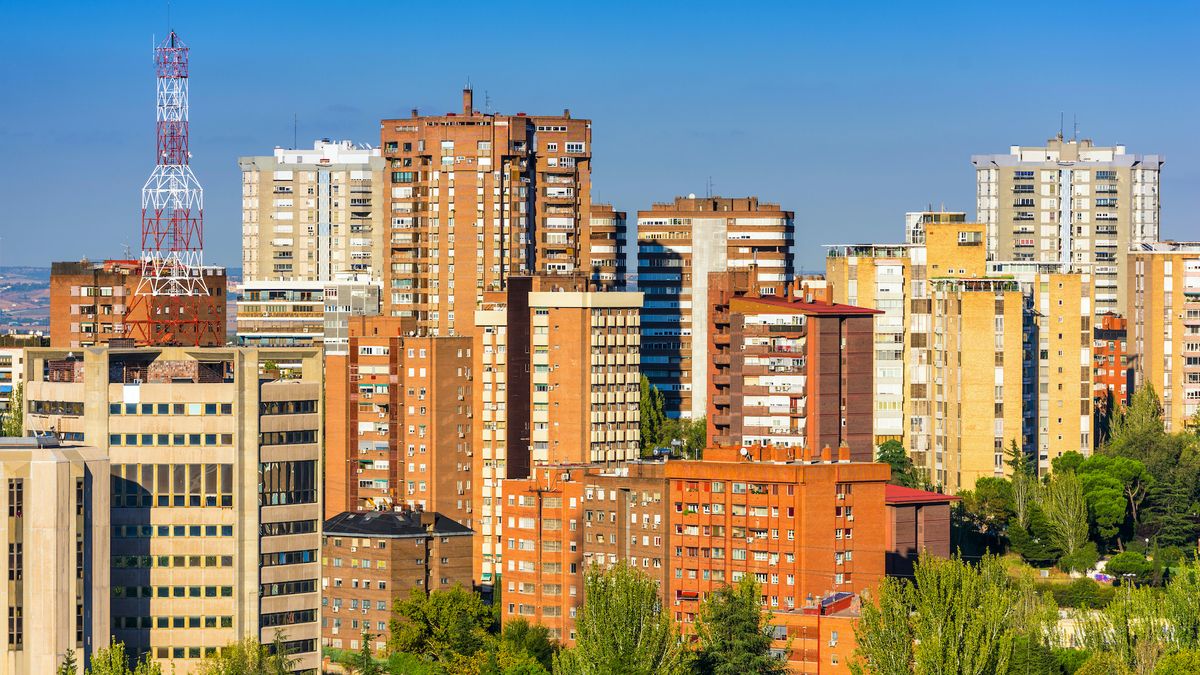 ¿Se puede vender una casa heredada que sigue a nombre del fallecido?