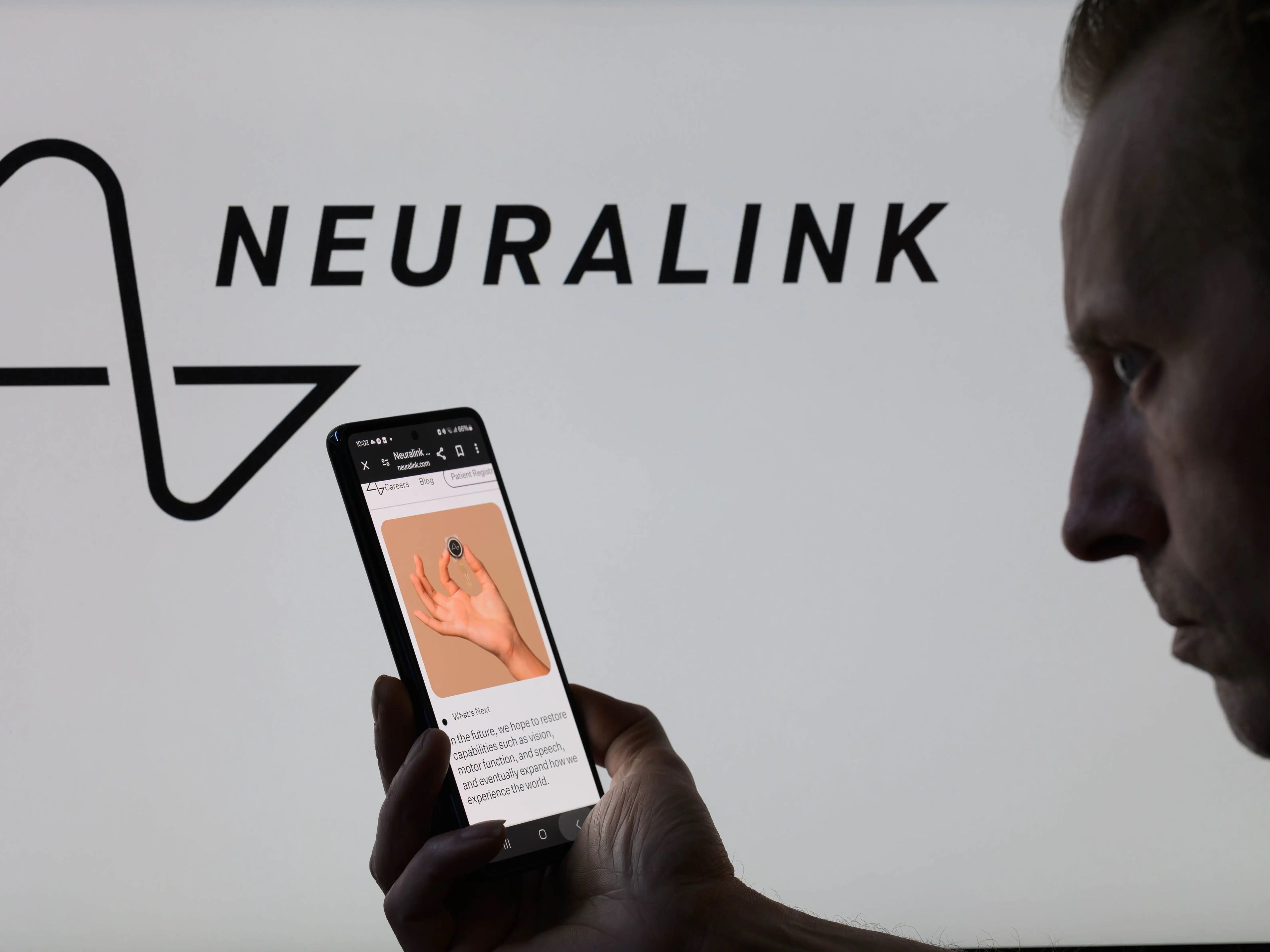Elon Musk y los directivos de Neuralink han realizado una retransmisión en directo para explicar hacia dónde se dirige la empresa de implantes cerebrales.