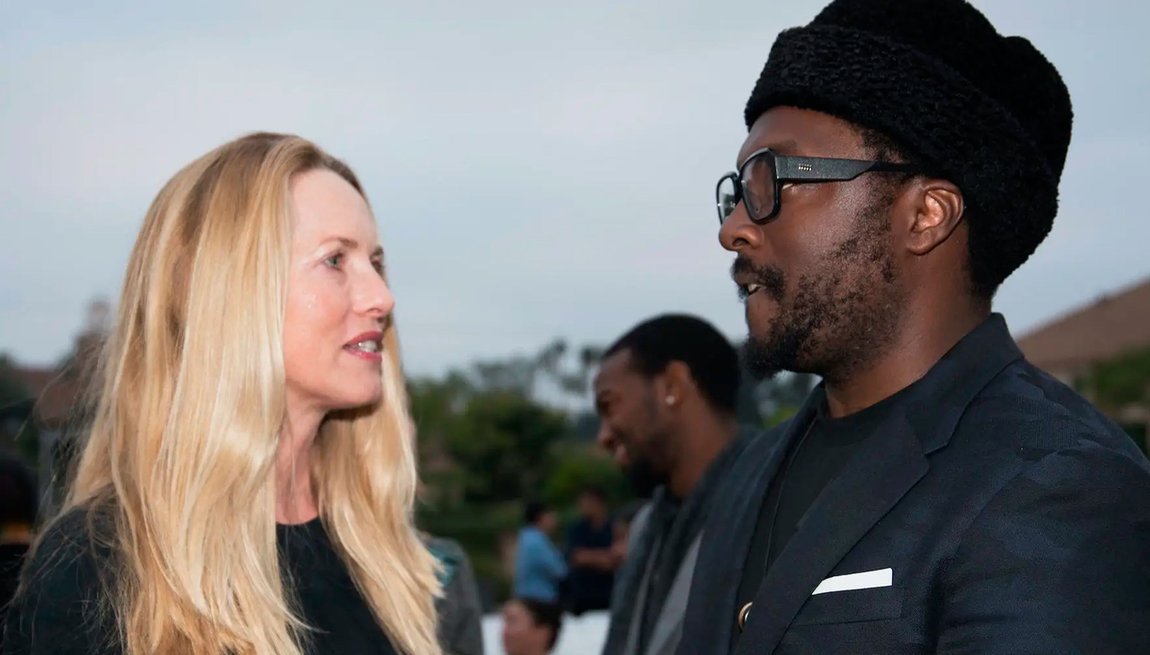 Laurene Powell Jobs y Will.i.am asisten al lanzamiento de i.am College Track el 19 de mayo de 2016 en Los Ángeles, California.