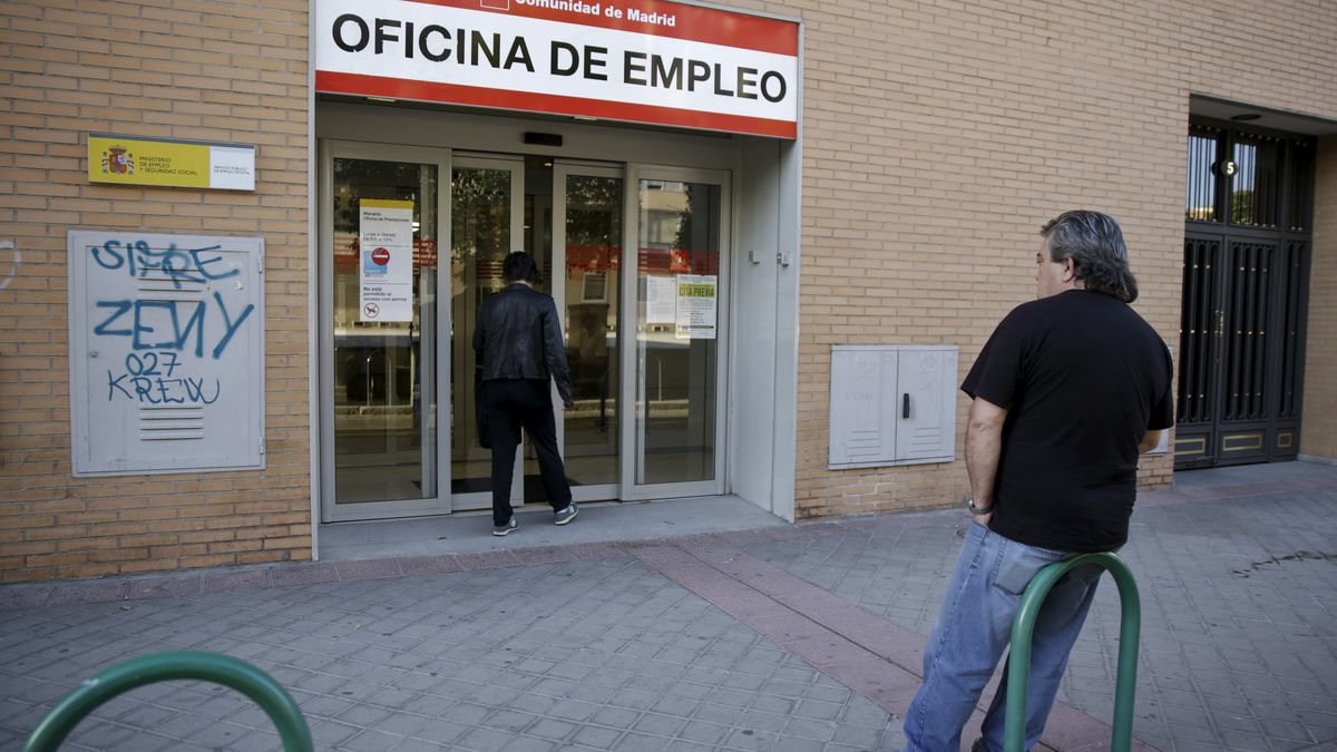 ¿Si tengo dinero en el banco puedo cobrar subsidio para mayores de 52?