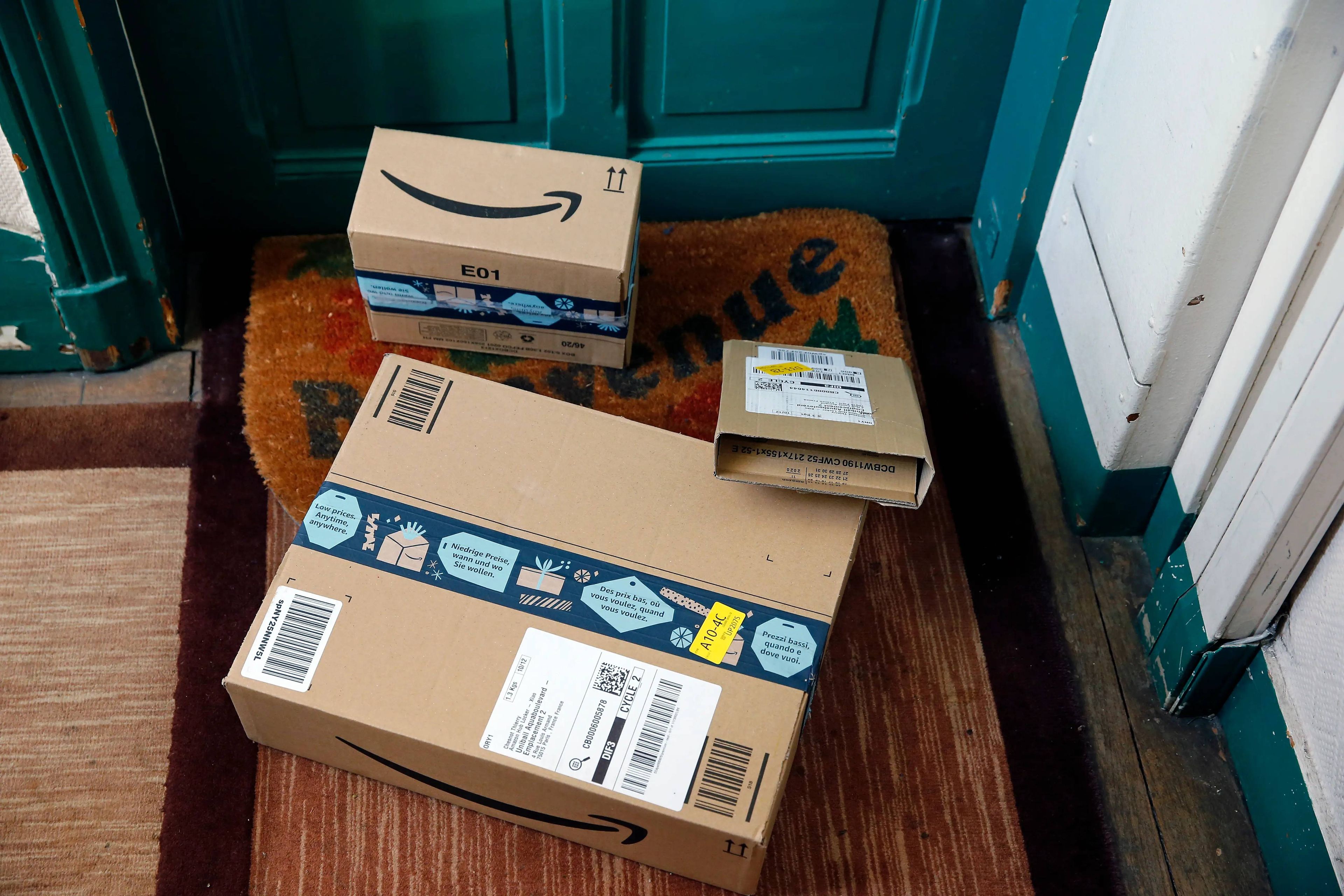 Los paquetes de Amazon suelen dejarse junto a la puerta de entrada, a menos que se solicite lo contrario.